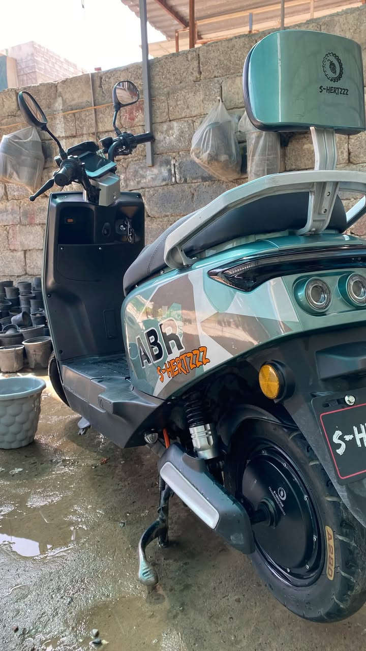 السلام عليكم عندي 318 موديل 25/26
فول موصفات اسبورت ABR 
بطارياتا يقرن 10.5
ملف 3000W
والنضافة كدام العين اشكد يسواله 🛩🔥🫀

