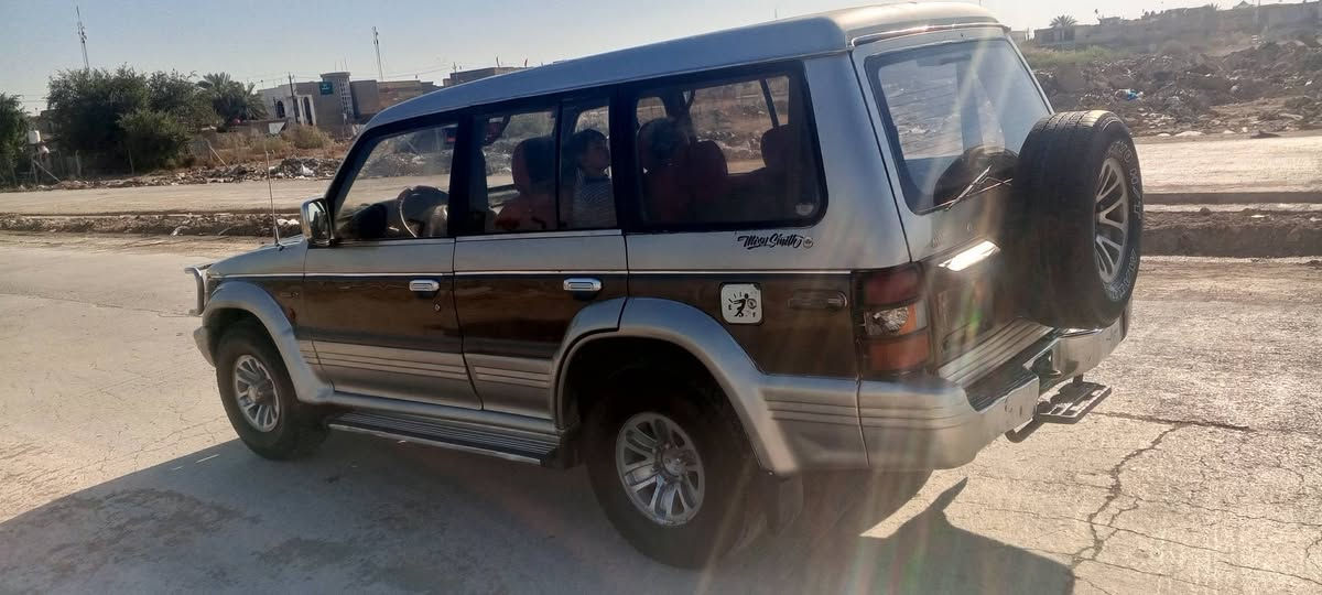 السلام عليكم 
باجيرو 91 رقم واسط بأسمي تحويل ثاني يوم 
رقم الهاتف ***********
السعر 47 وبيها مجال
