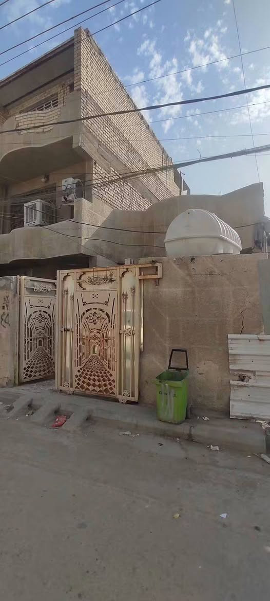 سلام عليكم توفر عندي بيت طابو زراعي سند 25 علطابو خلاني سند وكاله موجودات مساحه  100متر طابق واحد   جبها--- 4ونص. --ونزال23---- موقع البيت البلديات الضباط خلف الصحفيين قرب مدرسه زين القوس منطقه حي الامير منطقه كامله كل الخدمات مي مجاري كهرباء تبليط الاستفسار اكثر ***********--الرد واتساب ماسنجر
