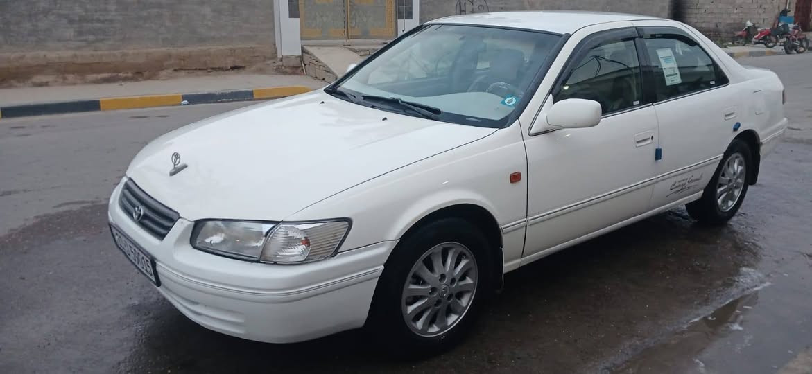 السلام عليكم كامري 2000للبيع تبريد تدفئه حداديه كله نضيف 6سلندر لشراي يتصل ***********
