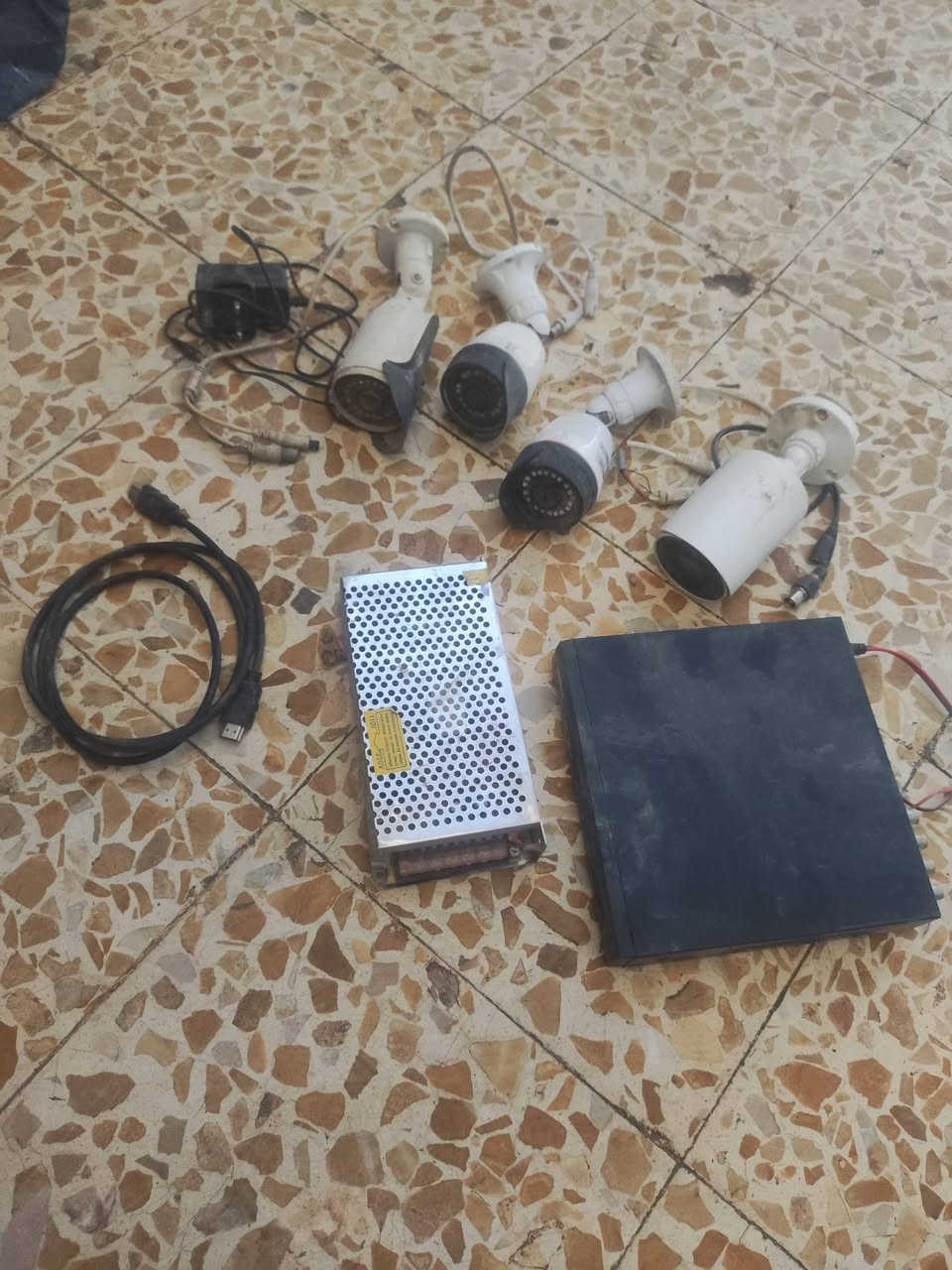 كامرات البيع شغالات بس لجهاز بي عطل سعرهن مناسب ب20 الف وماطور مال صبغ كهربائي مستخدم قليل سعره 25 مكاني امن داخلي كربلاء ***********
