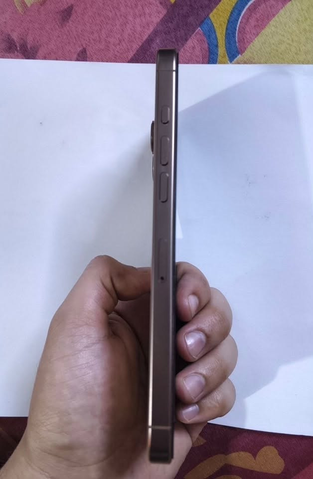 السلام عليكم . جهاز 16 برو ماكس .ذاكره 256 .نظافه 100%. خطين za . البطاريه 87 . بلادي مامبدل اي قطعه. السعر :1300 
رقم الوتساب :***********
