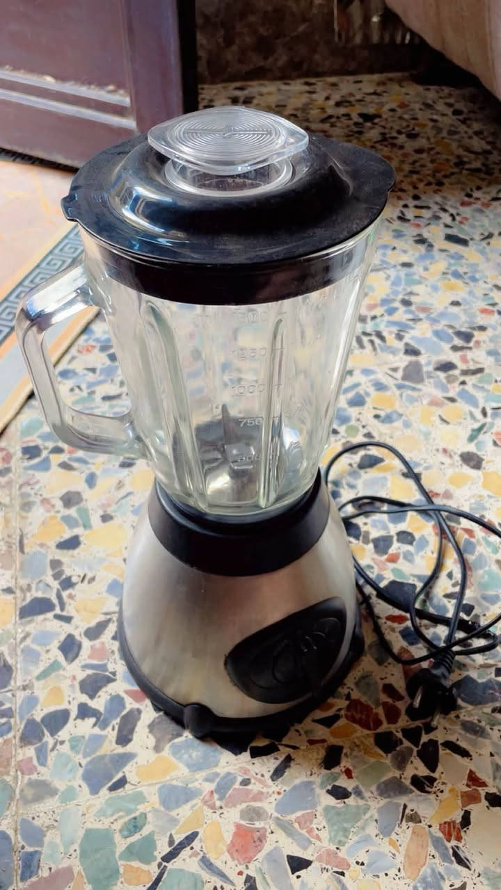 مرحبا 
بوفيه نضيفه
مده طول 5 امتار
حصاير عدد 2. 
طباخ +صونده + منضم 
خلاط 
ست البيت كامله 
راسلني ودزلك سعر والي ما يشتري لا يراسل رجاءاً
