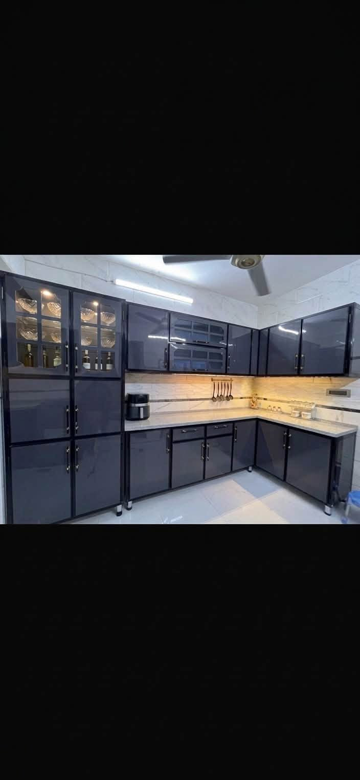 اقدم لكم بعض من اعمالنا في الالمنيوم كافه يخص الـ تصميم وتنفيذ مطابخ المنيوم مودرن مع واجهات زجاجيه واضائه دافئه
وتصميم وتنفيذ حسب رأي الزبون تجمع بين الفخامه والعمليه
 
ونقدم لكم ايضاً أبواب ألمنيوم بتصاميم حديثة وتشطيب دقيق يضيف لمسة فخامة لمساحتك.

محجرات ألومنيوم بتصاميم حديثة وتشطيب ناعم يضيف فخامة وأمان لكل خطوة.

جدّد شكل درج بيتك بأحدث الموديلات! 🛠️
سواء كنت تفضل التصاميم البسيطة (المودرن) أو المحجرات المدمجة مع الزجاج، نوفر لك الأفضل دائماً:
 دقة في القياسات والتنفيذ.
 ألوان عصرية تناسب ديكور بيتك الداخلي.
💡 احجز موعد الكشف والمقاسات الآن: [***********]
زورونا للمعمل او اتصل عله الرقم اعلاه للاستفسار
