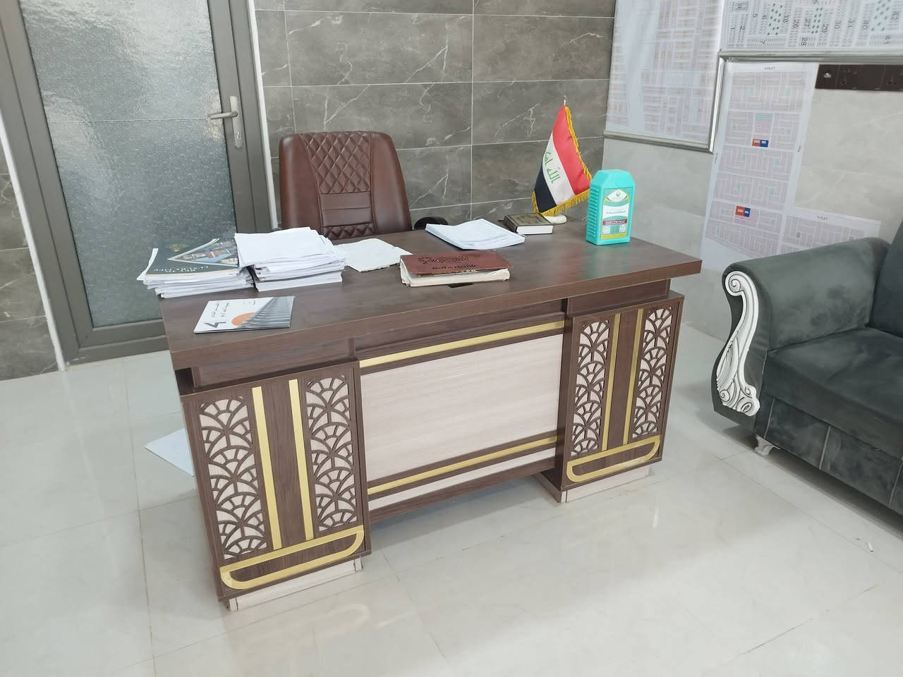 السلام عليكم للبيع غراض تخم السعر 170 الف 
وميز مكتبي السعر 140 الف
 قابلات للتفاوض 
للتواصل ***********
