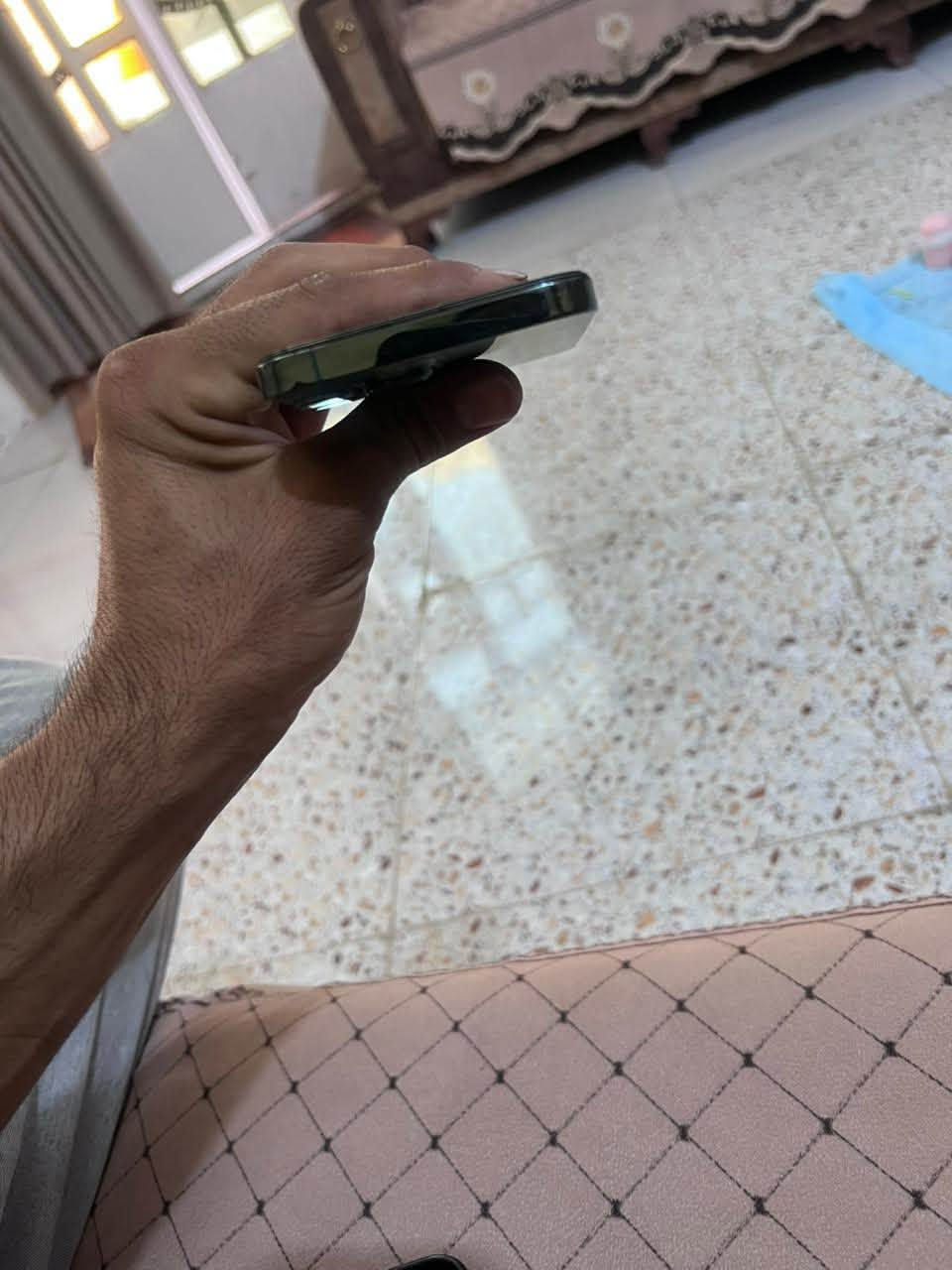 تلفون آيفون 13 برو ماكس مبدل بي شاشه و كامره شاشه بيه فطر وضهر هم موضح بطاريه 73 بلاديه شرق اوسط دبل AA السعر 350 وبيه مجال بسيط استفسار على رقم *********** متواجد عل وتساب
