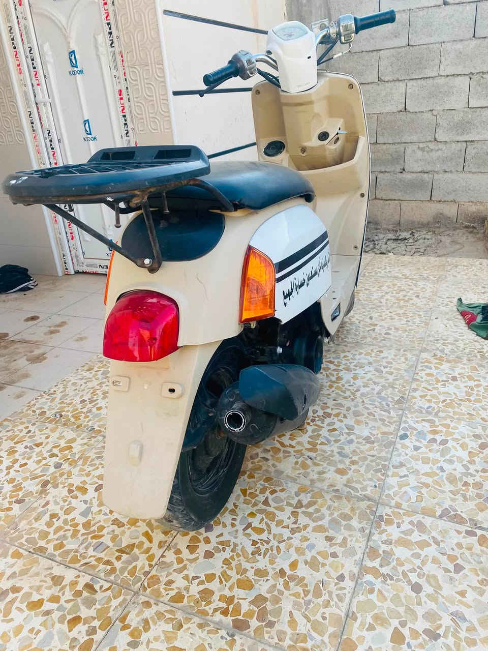 دراجه بوليسي نضيفه محرك ناعمه نكره تشتغل لا تبخير ولا تنقيس شلعه ومعدل صانصه رياضي كهبائياته كله شغاله مكاني المجر الكبير سعر 450  ***********
