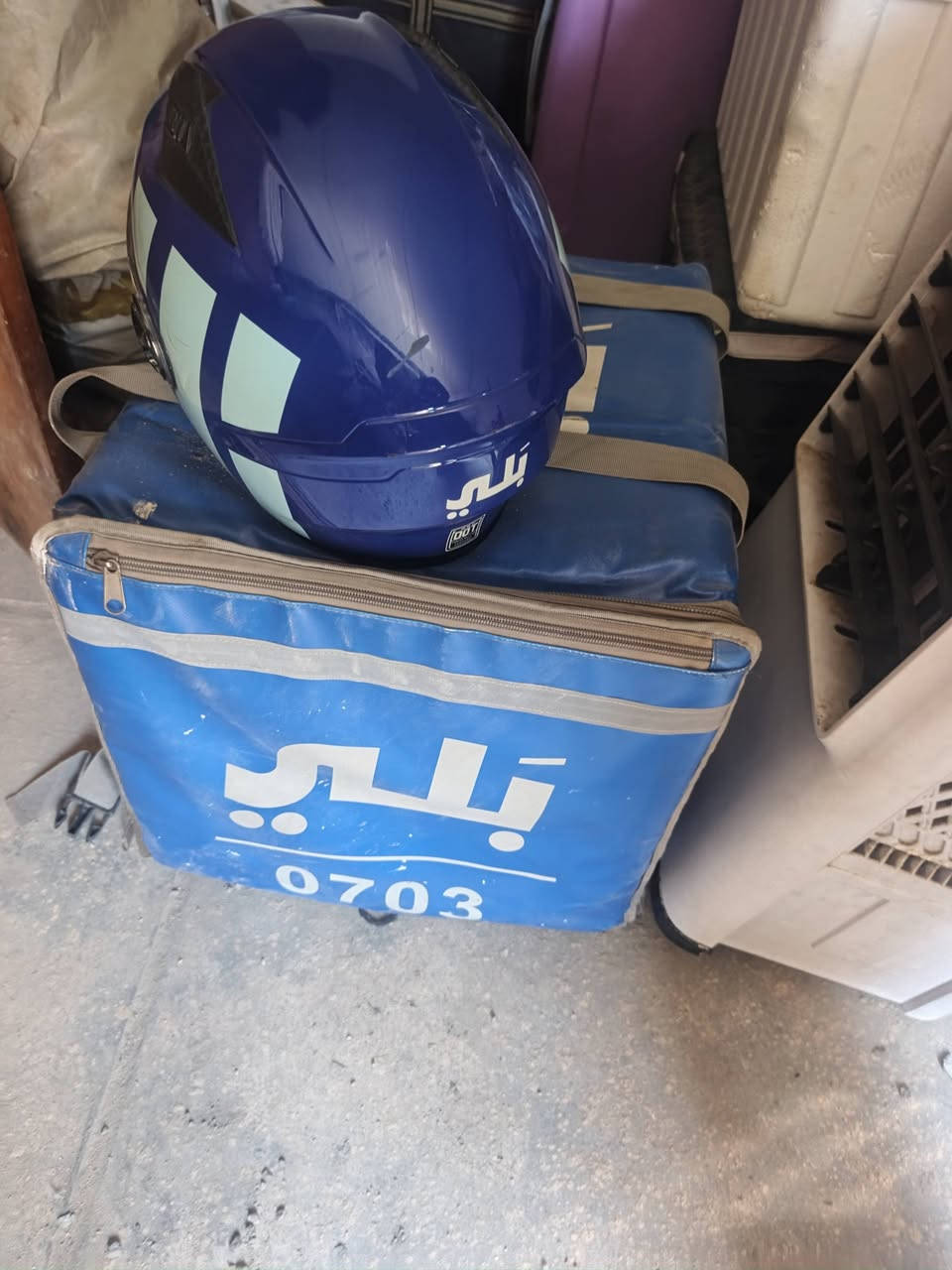 صناديك وخوذه لبيع 
الفايبر سعره 15
والازرق مال بلي صندق +خوذه 40
توصل وتس ***********
