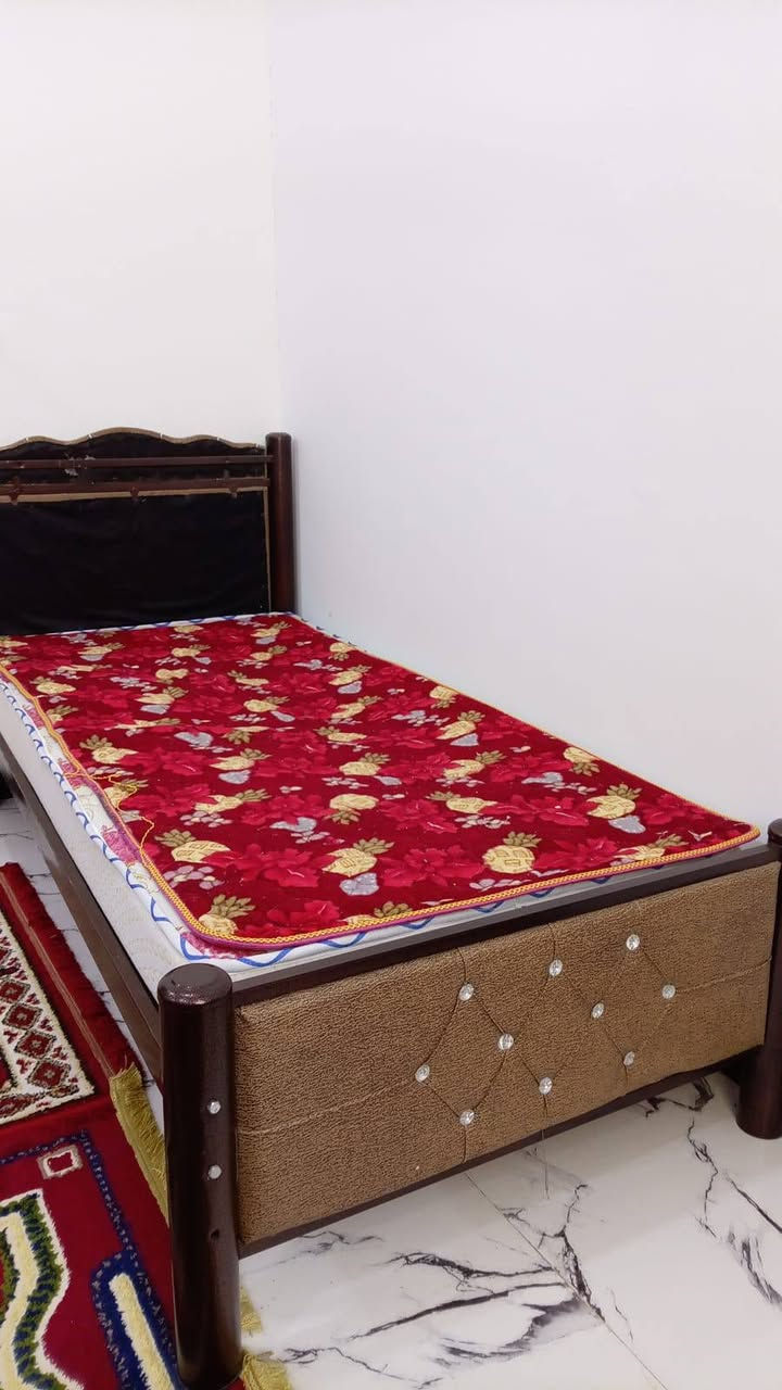 ياالله اغراض بيت كلش نظيفات ستعمال قليل. كنتور. جديد وجربايه جربايه ماشدينه عدل. نظيفه كلش سعره 150 الف البيع مستعجل. عنوان الصياغ. قرب مدرسه انكيدو.  رقم ***********
