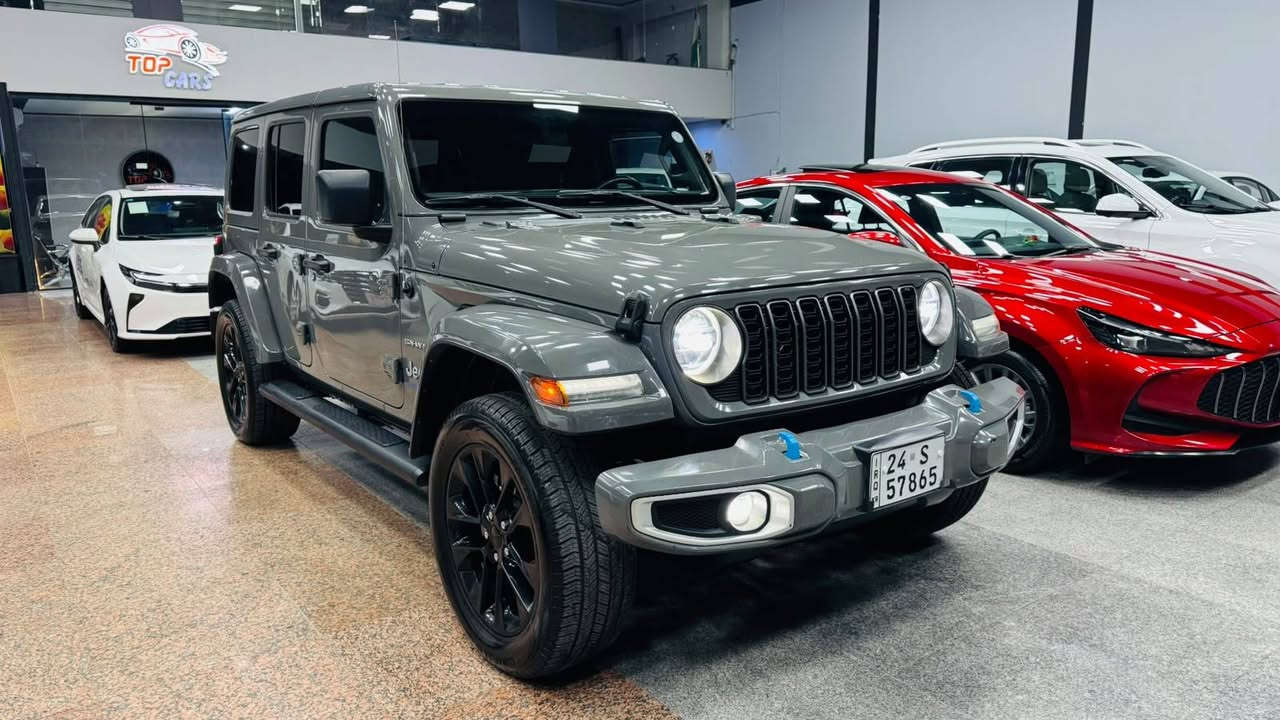 جێب سەحارا  Jeep wrangler 2023 HEV. 
فول مواصفات. ڕەنگ سمنتی. دوو دەرگای بۆیاغە.
تەنیا  ٦٨ مایل ڕۆیشتووە. دەبل اکسل. 4X4
سعر تەنیا ٢٧٠ ورقە.  موبایل   ***********
مكان : أربيل.   ١٠٠ متری معرض تۆپ کارس أربيل, العراق

نص مكتوب في الصور:
- TOP CARS