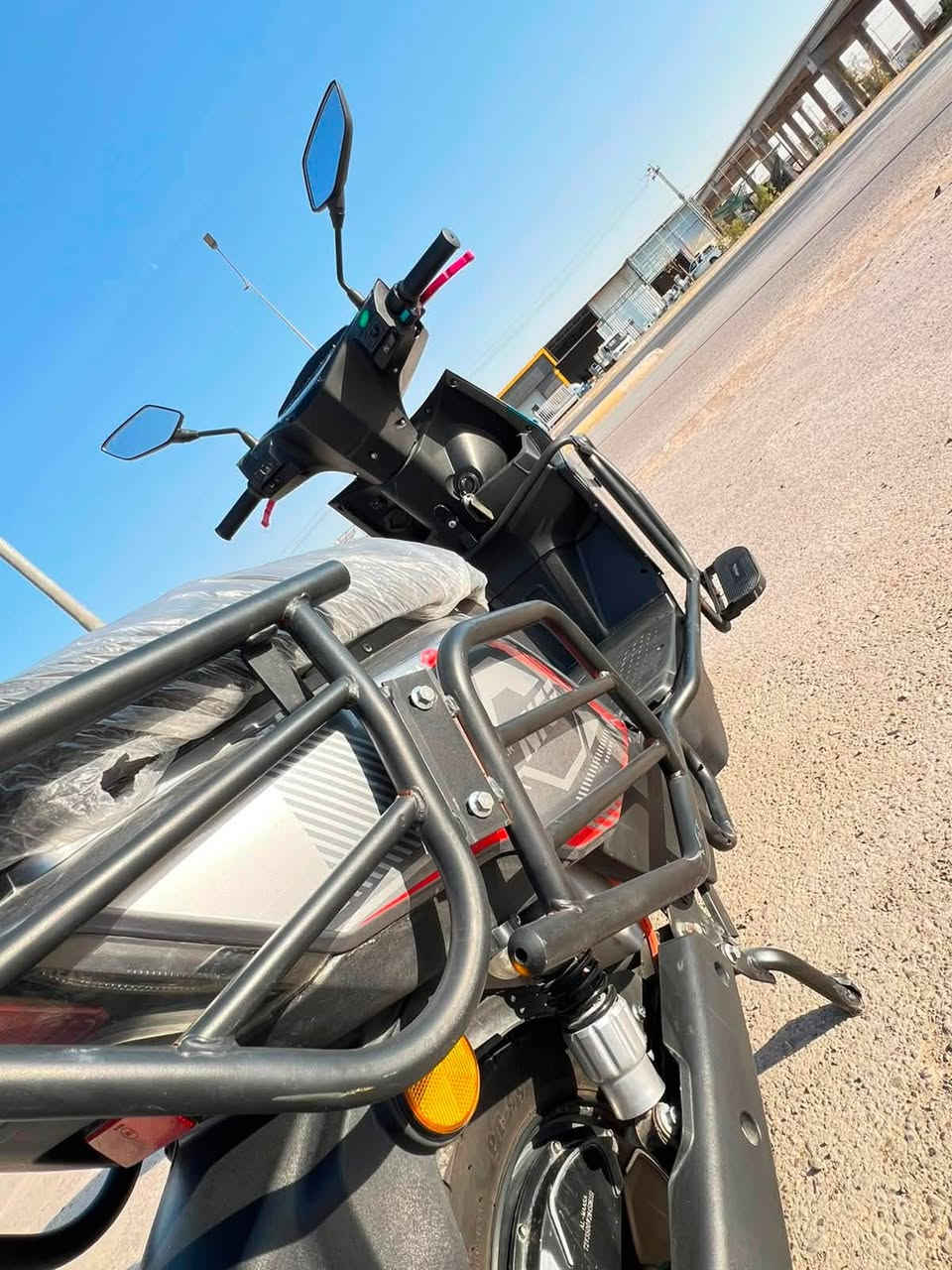دراجه شركة الماسا 💎 الشبح
موديل2026
موطور بالكارتون جديد
(اخو الزيروو مستخدم شهرين مكفول حتى من شخط ...)
(بطاريات عدد 6 على فحص ) 
فول مواصفات  «ملف 3500W» 
(نظام  R) (نظام P)
(مخرج شحن USP) 
(سرعة 99) (سرع 4)
(مثبت سرعه)
(سماعات بلاتوث بلادي )
لايت زنون عالي ناصي 
اشاير يمنة يسرة دبل اشارة
السعر 675الف وبي مجاللل
الموقع داخل الرمادي 
الاستفسار :***********
