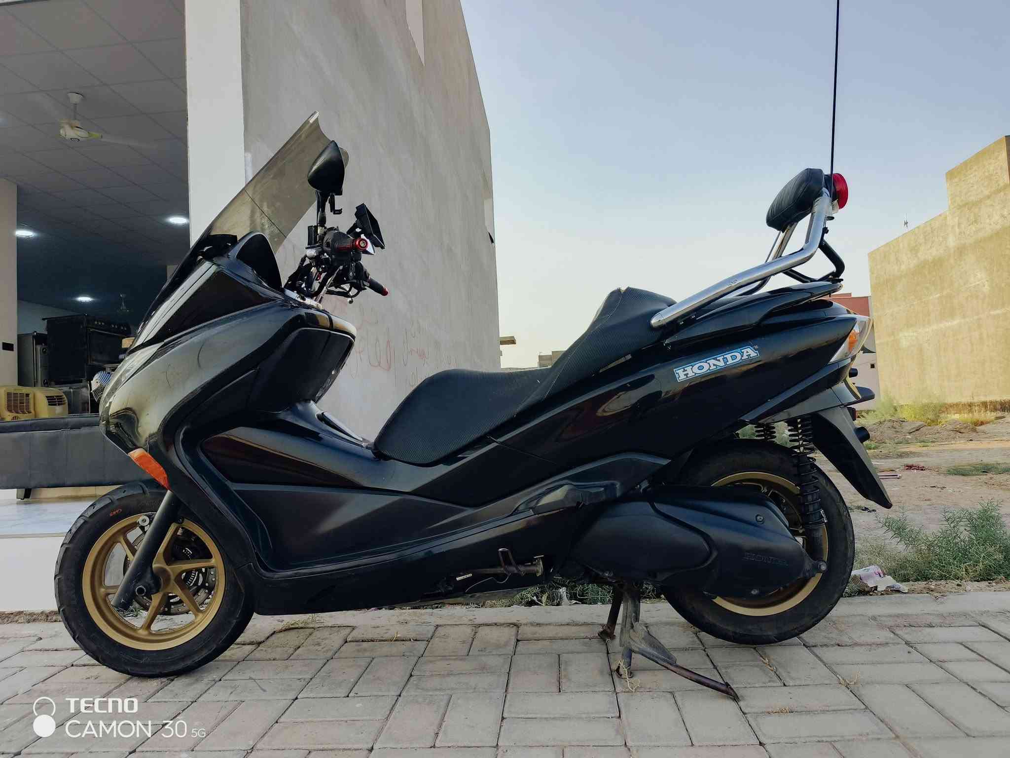 السلام عليكم ورحمة الله وبركاته
Honda Forza 010 - 250 CC

كفالة _كير _ محرك بوضع شركه  

كير 7 نمر - اوتوماتيك - Sport _ حساسات _ هواي مواصفات بيه 

الدراجة كاملة و مثل ما موضحة بل صور نقصها فقط الجاملغ الامامي 
💯مزوده تزويد فول 
شاشة بمقاس 10 انج اوربيا كاربلي تدعم جميع التطبيقات 
نظام كامرات امامي خلفي 
سبايدر سلستيل العالي ابو التجوى
فدراليات اماميه 
بلوجكتر ابو الخوذه عالي ناصي 
مخرج شاحنه ثنائي + جداحه
ستاند موبايل عدد 2 
فتال خلفي 

السعر ١٥ ورقه وبيها مجال بسيط

رقم الهاتف: ***********
           : ***********

العنوان : الانبار _الرمادي _السبعة كيلو

نص مكتوب في الصور:
- TECNO CAMON 30 5G