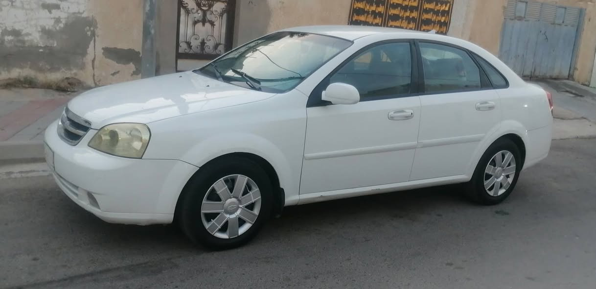 السياره ابوتره الموديل 2012رقم واسط محرك ما مفتوح لا تنقيص ولا تبخير تبريد شغال گير عادي سياره بسمي سنويه ما منتهيه تخم تاير جديد السياره جديدة حيل كلش جديدة بيها جاملغ مبدل امامي الجها اليمنى بس الكفر جاملغ مبدل العنوان واسط القضاء عزيزيه رقم ***********ولأسيا ***********متوفر بي واتساب فقط
