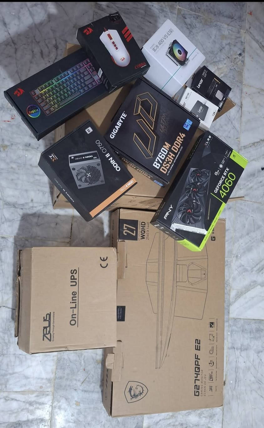 للبيع سعر خاص نضافة 100% استعمال جدا قليل 
(شاشة , كيس , ups)  رقمي ***********
الشاشة: MSI بدقة 2K (1440p) وتردد 180Hz
UPS: 1000VA زيوس ⚡
🖥️ مواصفات الكيس
المعالج: إنتل Core i5-12400F
كرت الشاشة: PNY RTX 4060 XLR8 ثلاثي المراوح، سعة 8GB
اللوحة الأم: Gigabyte B760M DS3H DDR4
الرام: 16GB (2×8GB) DDR4 بتردد 3600MHz
المبرد: DeepCool AG400 ARGB
التخزين: Lexar NM620 NVMe بسعة 1TB
التخزين الإضافي: Lexar NS100 SATA بسعة 128GB
مزود الطاقة: Xigmatek Odin II بقوة 750W
الكيس: RAPTOR JNP ALEX C712 مع 6 مراوح

مع ⌨️ الكيبورد: Redragon RGB عربي
و🖱️ الماوس: Redragon Cobra
