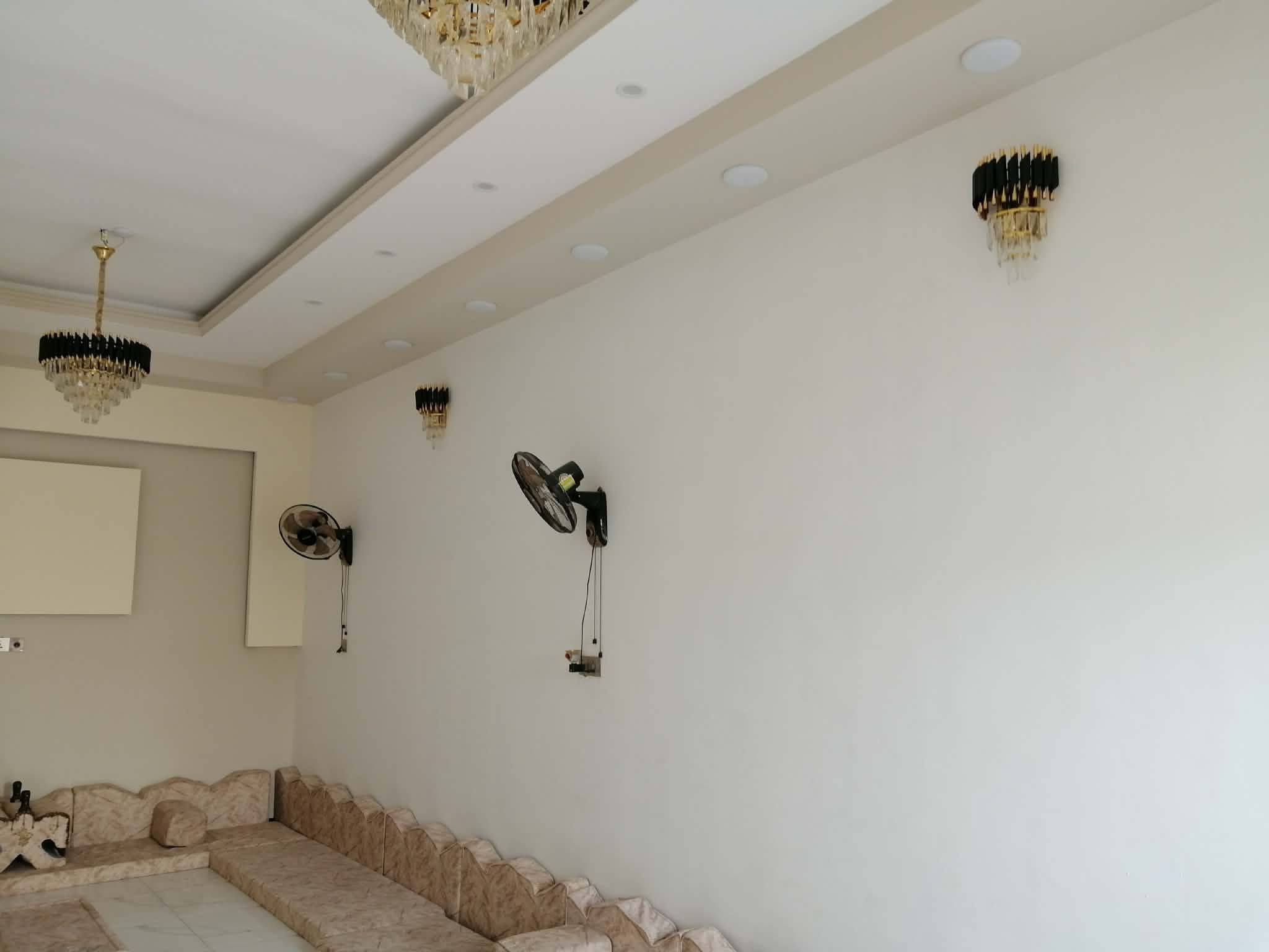 ٢ غرف • حمامات داخلية • كراج