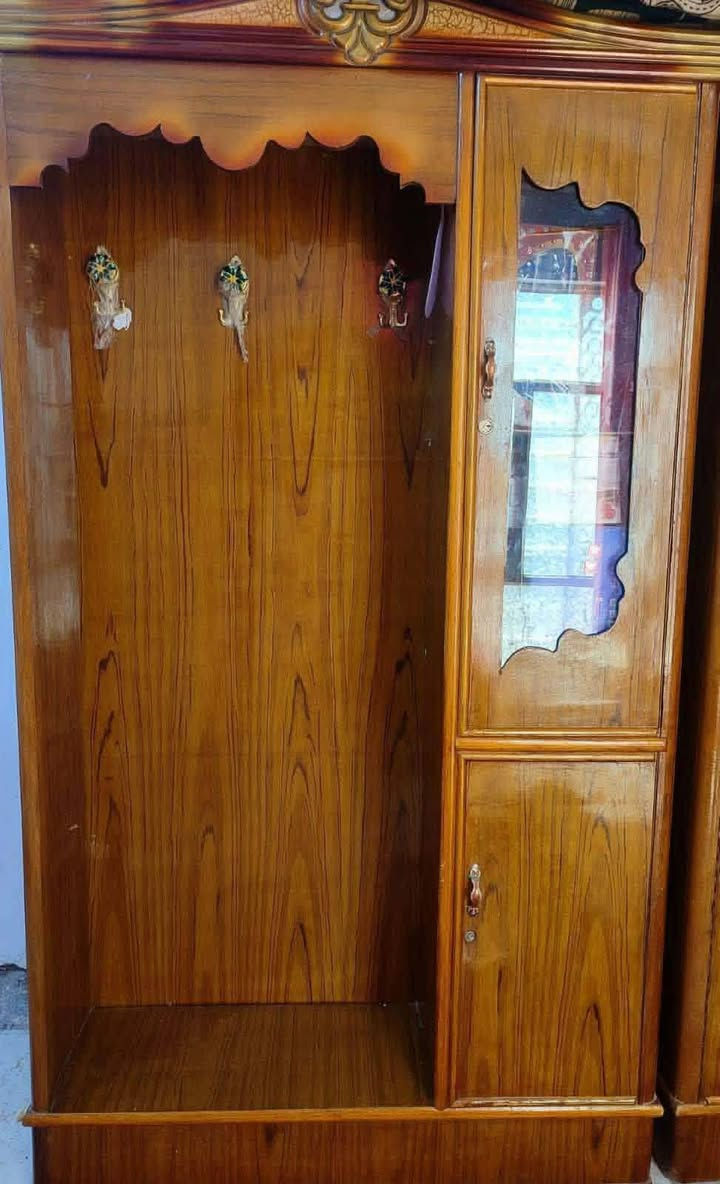 غرفة اخشاب عراقي اصلي مستعجل على البيع السعر 600 وبيه مجال كلش نضيفه الغرفه نجف مشخاب رقم الهاتف  ***********
