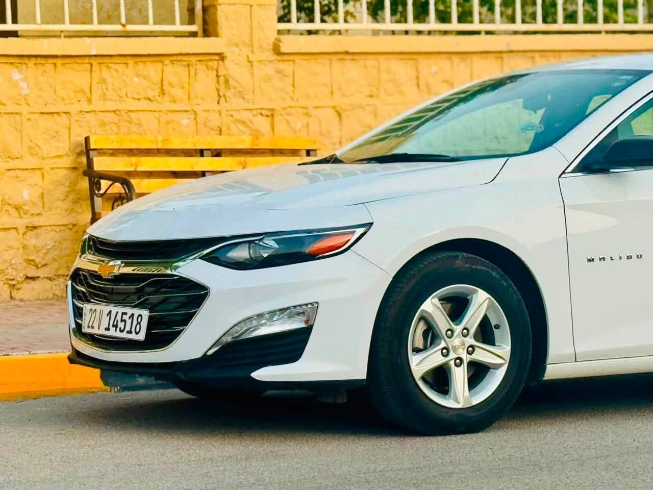 شفروليه ماليبو  موديل 2023  بدون صبغ وبدون تبديل
✨ المواصفات:
 • رادار أمامي + أوتو بريك
 • تشغيل بصمة
 • شاشة + كاميرا
 • ويل كب 
 • تبريد أمامي وخلفي
 • وبعد بيها هواي مواصفات إضافية

🛠️ ملاحظة:
صورة حادث موجودة ضمن الصور – الضرر فقط دعامية.
إيرباك الستيرن مصلح شركة وكل أغراضها (راديترات + مروحة) بشرط.

🔄 بيع أو مراوس مع سيارات رقم شمالي فقط بسعر معقول 

السعر 126
 
العنوان : أربيل أو موصل
‏￼

واتساب: ***********   ***********

￼
