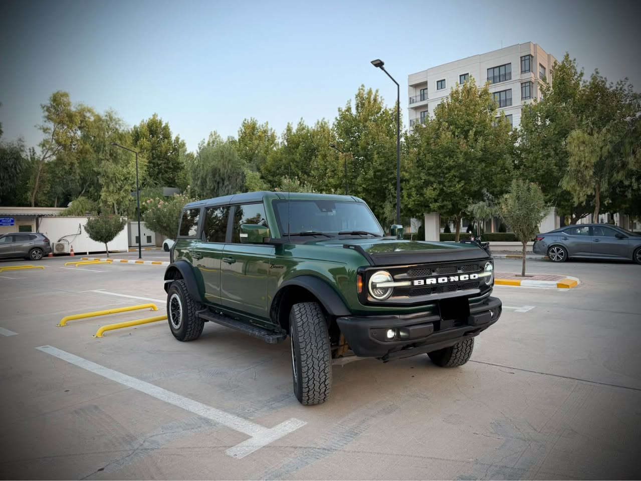 Ford Bronco 2023
4 Torbo
مواسەفات (Base)
5 دوگمە 
یەک بست سبوخی هەیە بەبێ داخیلی
گێر و مەکینە و کارەبایات و تەبرید بەشەرت
رەنگ زەیتونی 
ناو قەیسی
شاشە گەورە
5 مۆد لێخورین 
360 پلە کامیرە و رادار
رەقەم شانسی (1FMDE5DH8PLA94357)
رەقەم تەلەفۆن
*********** أربيل, العراق
