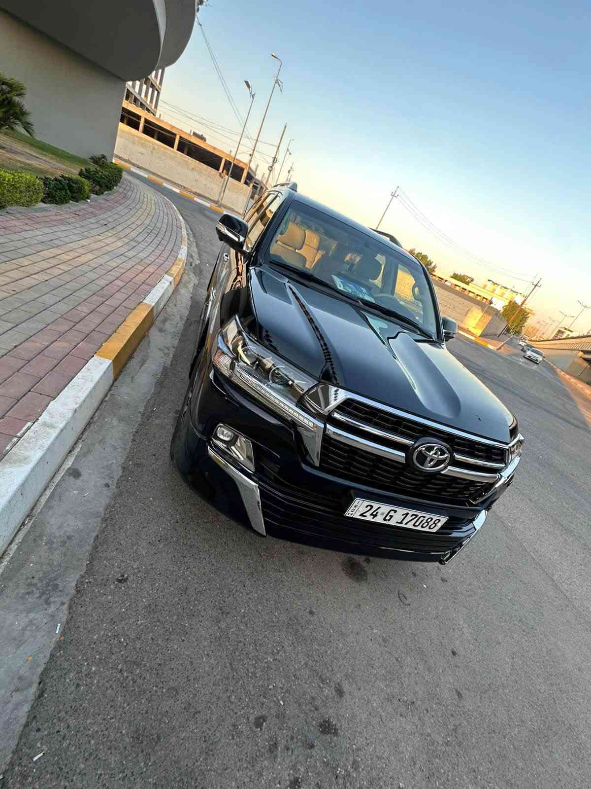 لاندكروزر ٢٠١٩
رقم دهوك 
شركه ساز فول مواصفات
ماشيه ٢٠٠ الف كيلوا حقيقي
***********
السعر 46$ وبيه مجال
محرك 6 سلندر
المكان الرمادي
