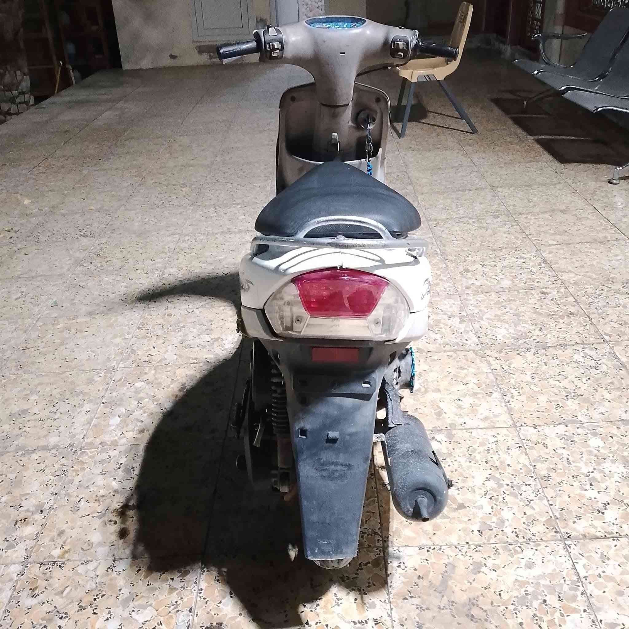 للبيع سلف هندر شغال كلشي بيه دراجه بطله نضافه 100 محرك مفتوح  سعر 450وبيه مجال مكان نجف كوفه خاص مفتوح
