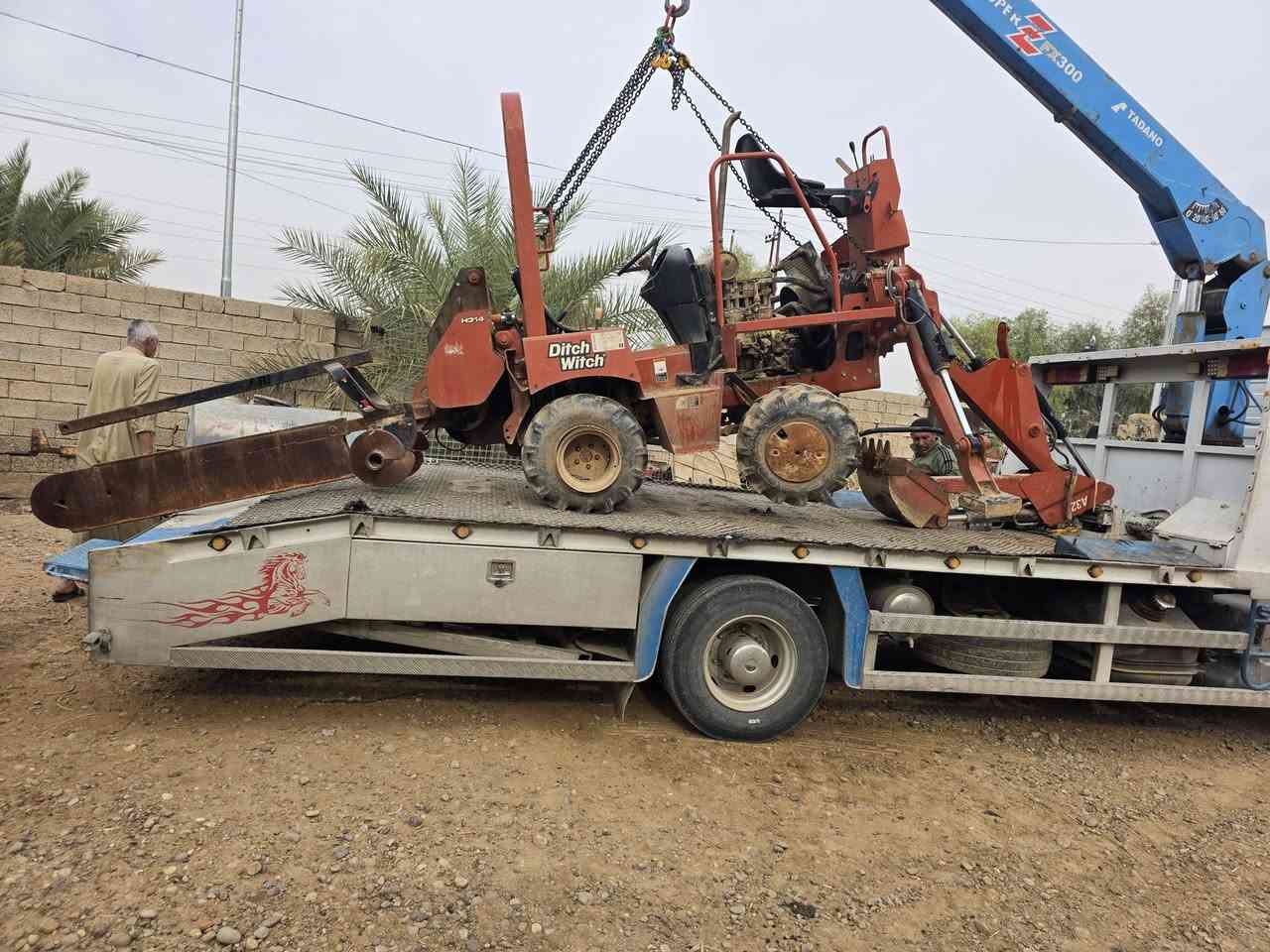 تراجر للبيع تحفر بوري ابو الربعه وكيبلات موديل ٢٠٠٠٥مامفتوح برقي بيهه عل شركه صناعتهه الماني  صلاح الدين الظلوعيه السعر ٤٠ ورقه وبيهه مجال مكاين ثنين ***********
