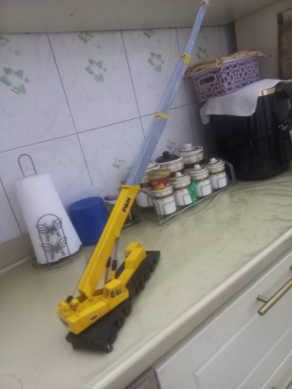 سلام عليكم كرين تاتانه لبيع طول جوب ٩٠ سم الوزن كيلو و٣٠ غرام ناقصه رجلين رفعات ألماني اصلي ماعنده خدمه توصيل المكان بغداد السعر ١٠٠ فقل رقم ***********
