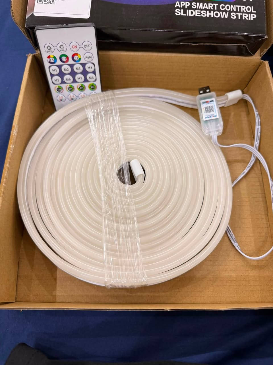 المنتج هو شريط إضاءة نيون LED ذكي بطول 5 أمتار يعمل بجهد 5 فولت.يتميز بتقنية IC-RGB، مما يتيح عرض ألوان متعددة في وقت واحد وتأثيرات متحركة.يمكن التحكم به عبر تطبيق الهاتف الذكي، أو جهاز تحكم عن بعد بالأشعة تحت الحمراء، ويتضمن ميزة التزامن مع الموسيقى. السعر 25 الف
￼ العنوان بغداد مدينة الصدر
￼ رقم الهاتف *********** ￼
