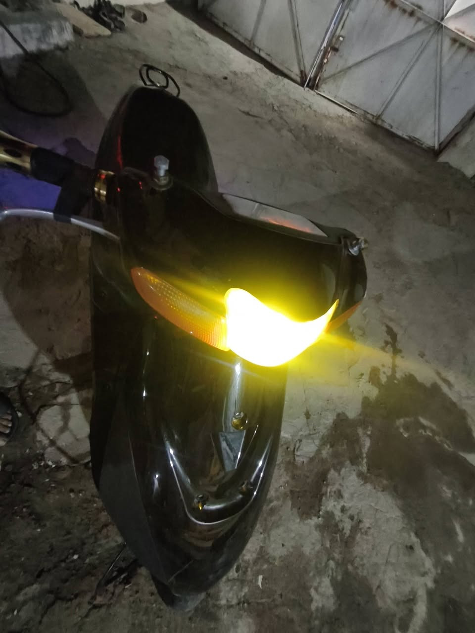 دراجة ساسوكي رياضي للبيع +ويل +تاير+كاسحة +دبل زنون خارجي+ زنون داخلي +كفرات لون اسود هدية السعر400.الرقم*********** العنوان العمارة الشبانة
