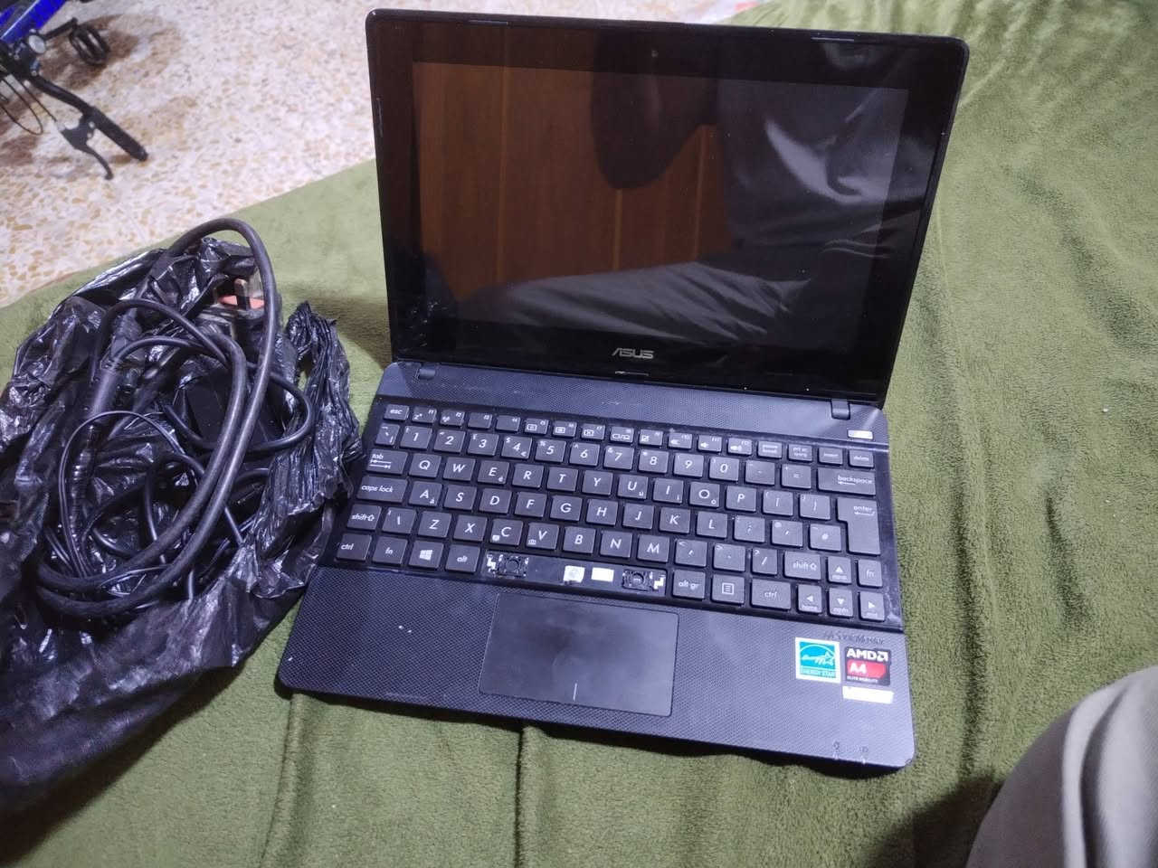 للبيع  رام ٤كيكا  نوعيه ازوز  بدون هارد شاحنه وياها تشتغل  مرات  ابيعك فحم سعرها ١٥ مكاني موصل الايمن شراي راسلني وتساب ***********
