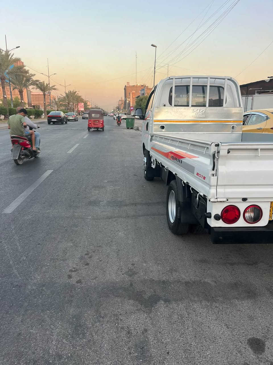 كيا فحل موديل 18 مكينه 4000 لاصرف ولا بخار   مكفول من ضربه   بيها رشه صبغ يم جامه بل ضهر رقمها صدرج حداديه كلها حلوه طهم تايرجديد تاير 14 محور رقمها بغداد مشروع وطني شرط تحويل  السعر 137 بيها مجال عنوان بغداد جميله ***********
