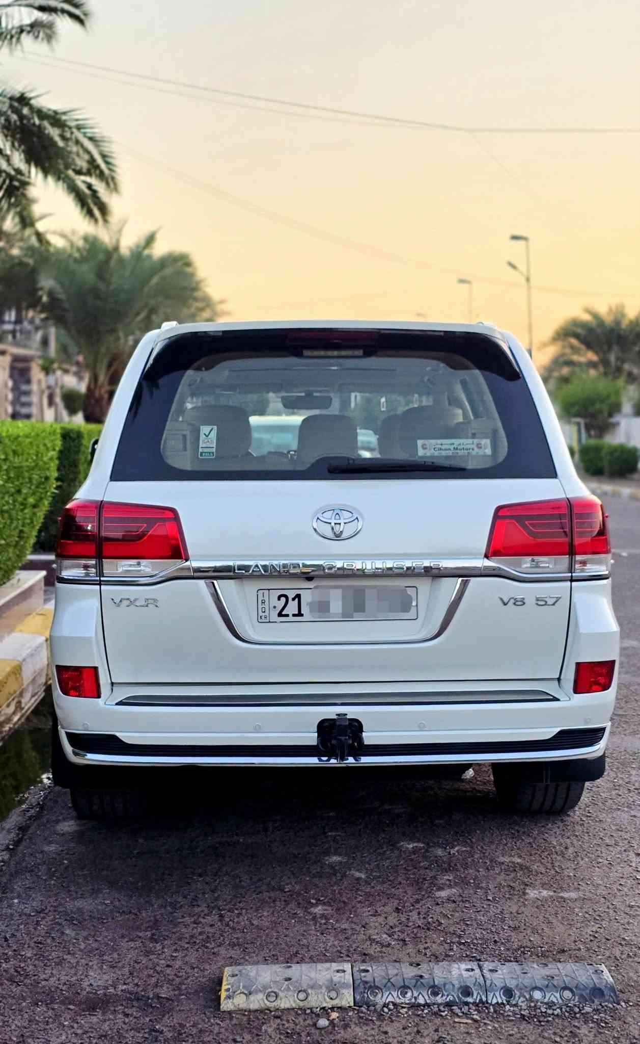 للبيع 
لاندكروز  2017  VXR. 5700 مواصفات لكزز
فول دشبول لكزز و اربع ابواب بصمه سياره جديده وجاهزه ماشيه 149 الف سياره كير محرك شرط كفاله مامفتوح رقم سليمانية ومكانها بغداد 
كفاله عامه باستثناء مكانين بارد السعر 435 ورقه 
للأستفسار ***********
