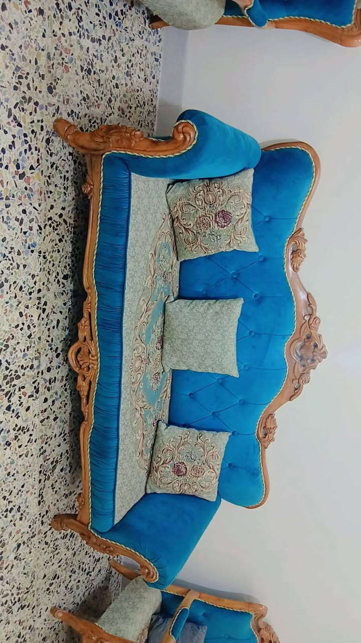 السلام عليكم.. تخم صاج ثقيل جداً 10 مقاعد مع طبله وسطيه للبيع جديد قبل 3 أشهر من شتريته لكن اخذ مساحة ونريد نغيره السعر خاص... وهاذ رقمي وات ساب***********
