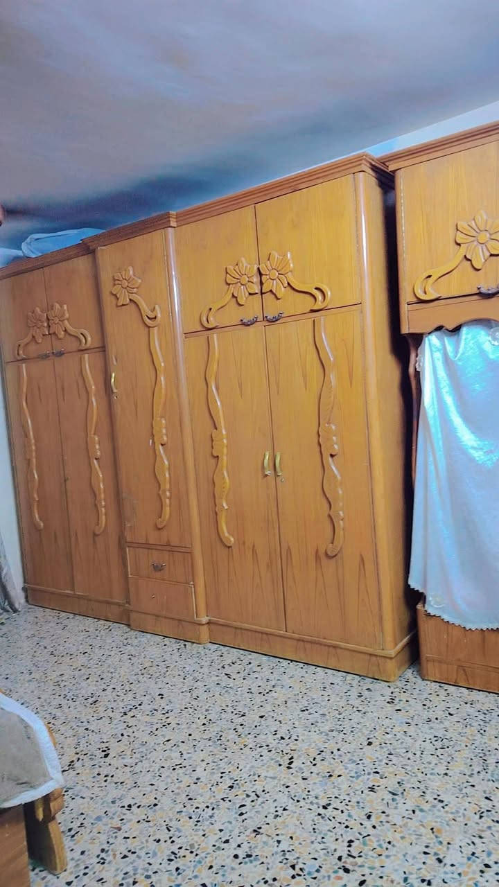 غرفه للبيع السعر 550 بيها مجال شي قليل ***********
