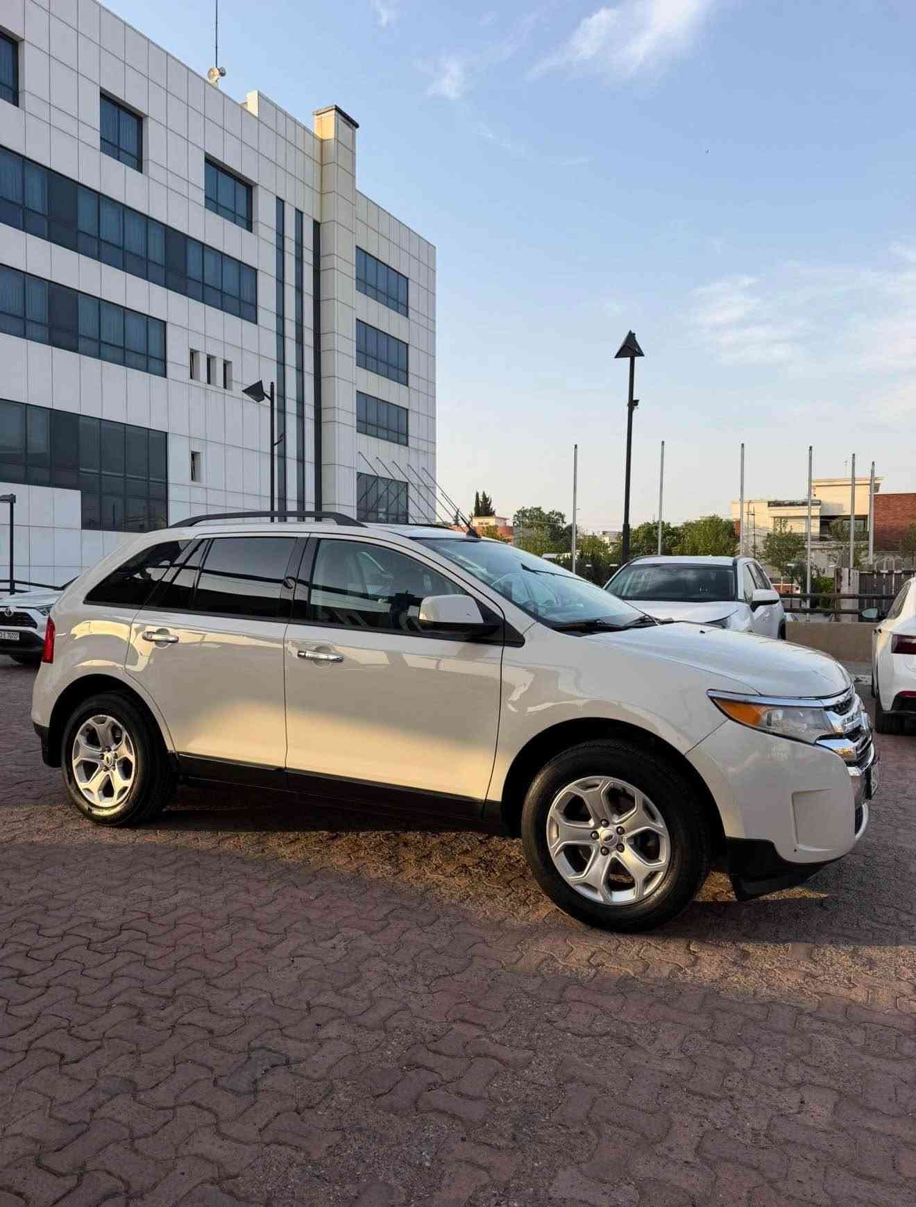 فورد ايدج مۆدێل ٢٠١١ سفرى شركه نیڤا
١٢٨ هەزار رۆیشتیە مەکینە شەش پستن مواسفات دەبل ئەکسل کیج ئەلیکترۆنی و سئ شاشەیە کۆدی سەردەرگا شاشە گەورەیە گوشین هیتەرە دوو پارجەو یەک بستی سبوغە 
*********** أربيل, العراق
