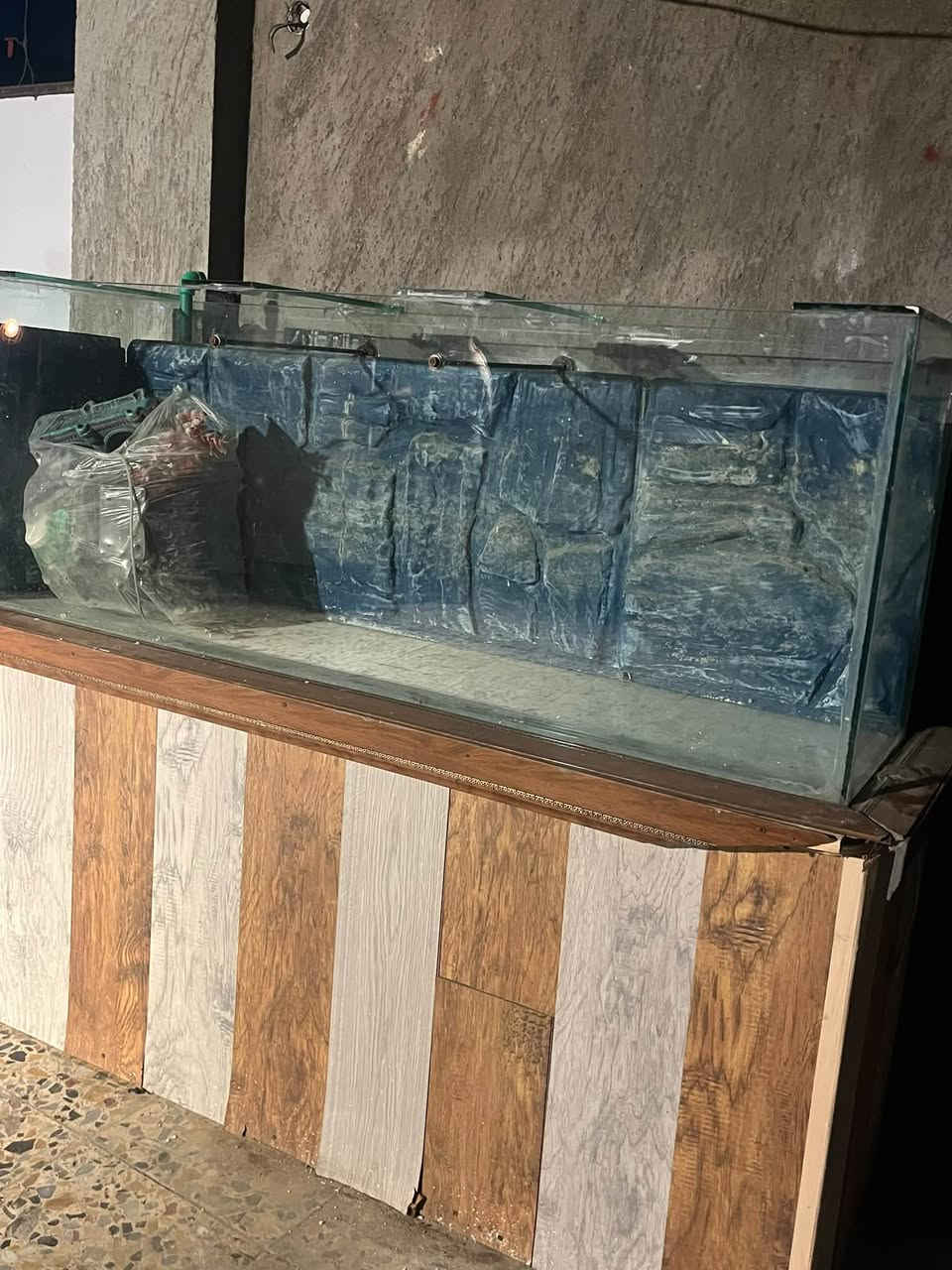🐠 حوض سمك للبيع – كامل الأغراض 🐠
حوض سمك كبير للبيع مع جميع أغراضه كاملة، جاهز للاستخدام، ويجي وياه الحجر والديكور.

📏 الأبعاد:

* العرض: 166 سم

* الارتفاع الكلي: 156 سم

* عرض الحوض: 43 سم

✅ الحوض

✅ القاعدة

✅ الحجر والديكور

✅ جميع الأغراض الخاصة بالحوض

💰 السعر: [خاص]

📍 الموقع: [بغداد حي الانتصار]

      التواصل:[***********]

📩 البيع للجادين فقط

