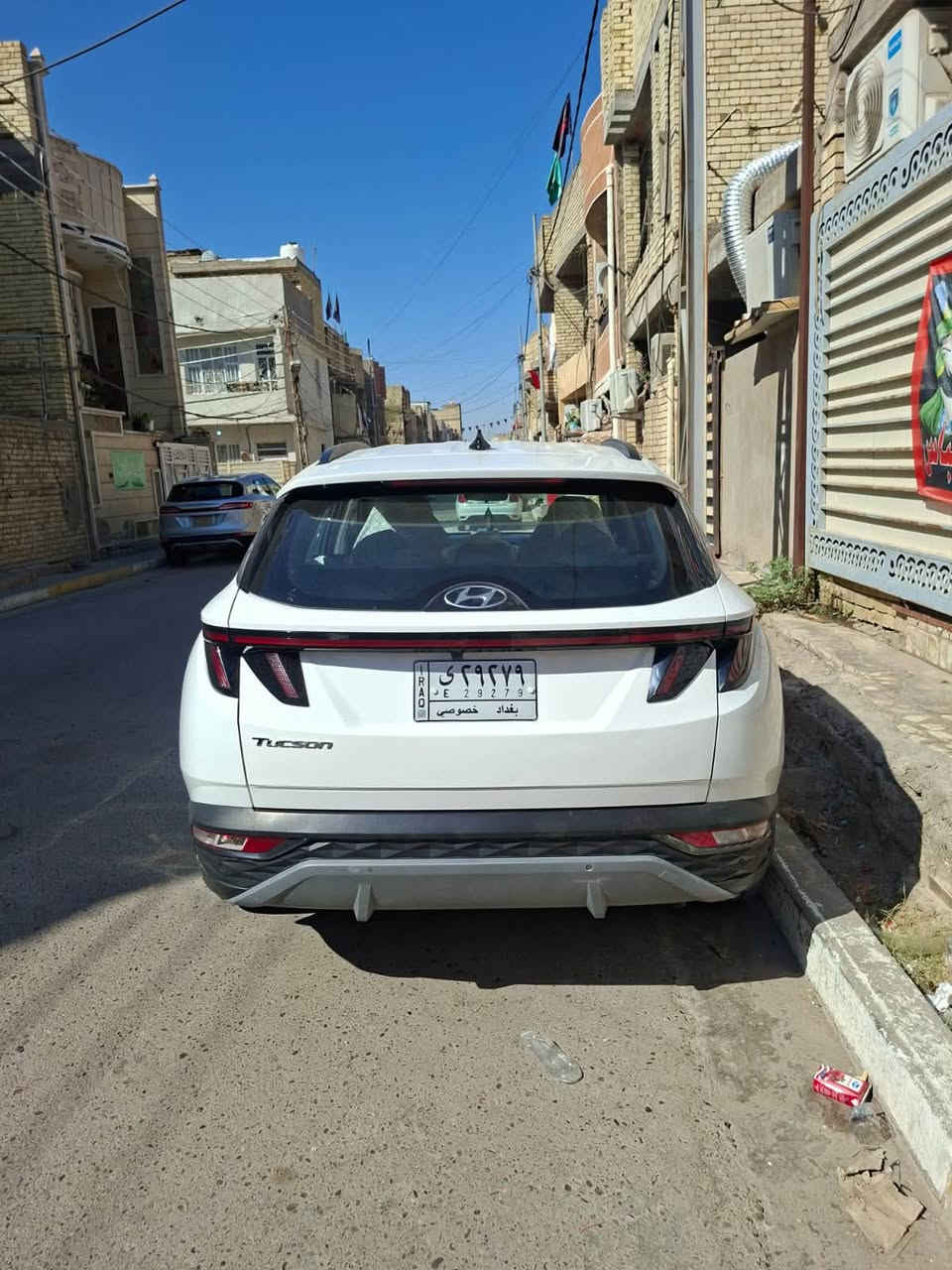 للبيع فقط 
توسان موديل 2024 

السياره مكفوله من الصبغ بيها طخه صغيره بالدعاميه الاماميه الشباك الامامي مفطور 
مكان السياره بغداد 
تحويل ثاني يوم 
فول عده الفتحه 
ماشيه 30 الف 
السعر 20 الف يعني دفترين 
الشراي يتصل ***********
