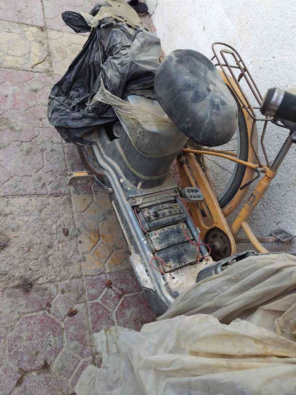 دراجه شحن • بطاريات عطلن • نضيفه