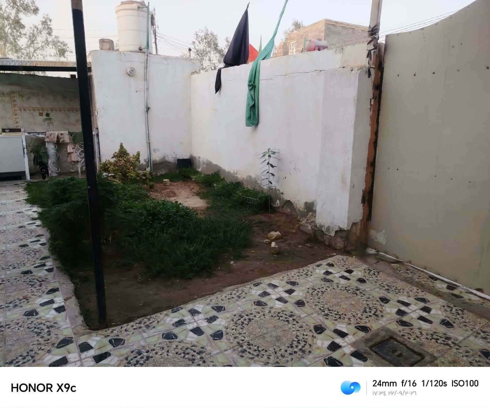 دار سكن زراعي قانون ٢٥ مساحته ٢٠٠ متر حي زليزل بصف الركن قرب سيد عبد الجمراوي الأساس طابوك والبناء بلوك والسقف عكاده تحتوي على ١ غرفه نوم واستقبال ومطبخ وصاله وصحيات جاهز للسكن كما هو موضح في الصور أدناه للاستفسار... مراجعه- مكتب القريني للعقار - واسط- الزبيديه- الجمعيه- بالقرب من السايدين *********** او ***********

نص مكتوب في الصور:
- HONOR X9c
- 24mm f/1.75 1/100s ISO356
- ۱۳:۱۹ ۱۴/۰۹/۲۰۲۶
- HONOR X9c 24mm f/16 1/120s ISO100 ١٧:٣٤ ٢٢/٠٩/٢٠٢٦
- HONOR X9c 24mm f/16 1/50s ISO100 ١٣:١٩ ١٤٠٢/٠٩/٢٠
- ١٣:١٩ ١٤٠٢/٠٩/٢٠
- 24mm f/1.75 1/1042s ISO100
- ١٣:١٨ ٢٢/٠٩/٢٠٢٦
- HONOR X9c 24mm f/1.75 1/791s ISO100 ١٣:١٨ ٢٢/٠٩/٢٠٢٦
- HONOR X9c 24mm f/16 1/120s ISO145 ١٧:٣٤ ٢٢/٠٩/٢٠٢٦
- HONOR X9c 24mm f/16 1/30s ISO753 ١٧:٣٤ ٢٣/٠٩/٢٠٢٦