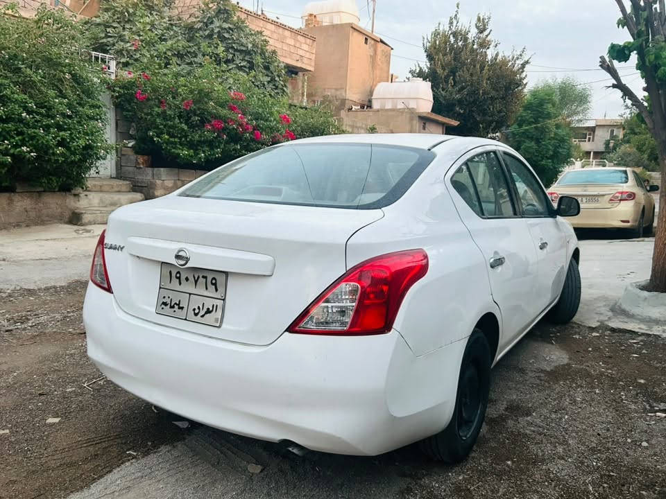 ٨٢
سلام عليكم نيسان صني لاكشميباي هندی
مۆدێل ٢٠١٤
ڕەنگی سپی بەفری
ناو زەرد مواسەفات خلیج 
دەسک نیکڵ و پێش نیکڵ
دوو جام کارەبا 
مەکینە ١٦ تۆماتیک
 ١٩٤ هەزاری هەقیقی ڕۆشتوە
خۆم سێرڤسی کاملم کردوە ڕۆنی گێڕ و مەکینە پلاک هەموو شتێکی شەرتی فەحس 
تەقەو ڕەقە مەکینە گێڕ هەموی شەرتی فەحس
سەنەوی تازە بەسەر چووە 
بۆیاخی نییە 
تەنها کەمێک کارتی هەیە وەکو لێدران و کرانەوە و بۆیاخ و زەربەی نییە تەرزەی نیە 
 نرخی ٨٣ گەڵا و معامەلەیەکی برایانە 

هەموو شتێکم نوسیوە ببێتە مایەی خێر بۆ ئەو کەسەی ئەبێتە قسمەتی 
***********
