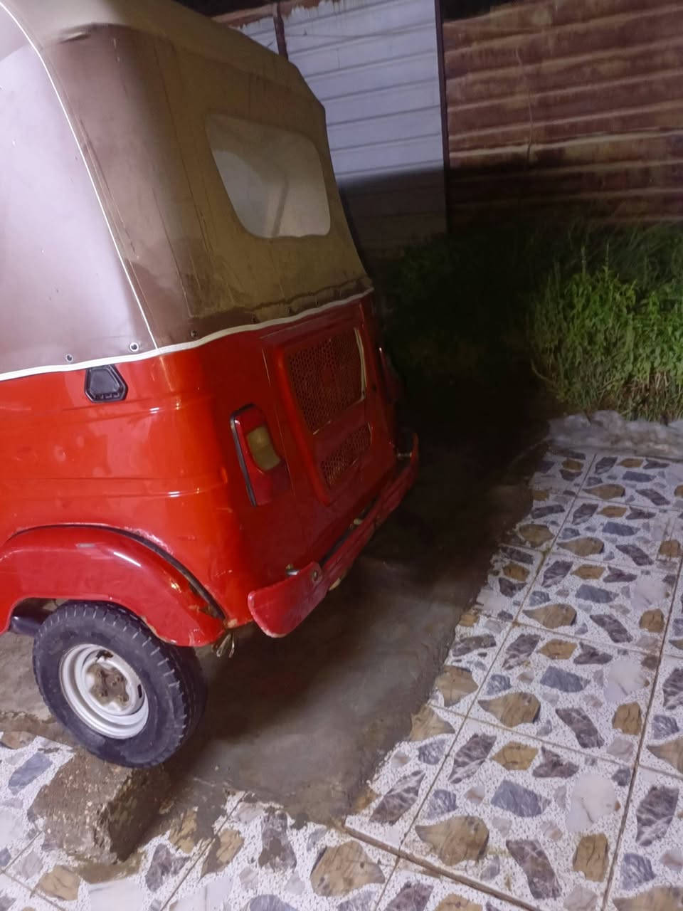 تكتك ثنين وعشرين سنويه كربلاء بس سنويه 
تجفيته شركه الله شاهد بس تجفيت 600 
وبيه شوي طخات سعر 8ونص وبيه مجال قليل 
مكاني الحله هاشميه ‏‪***********‬‏ خاص ماجوب
