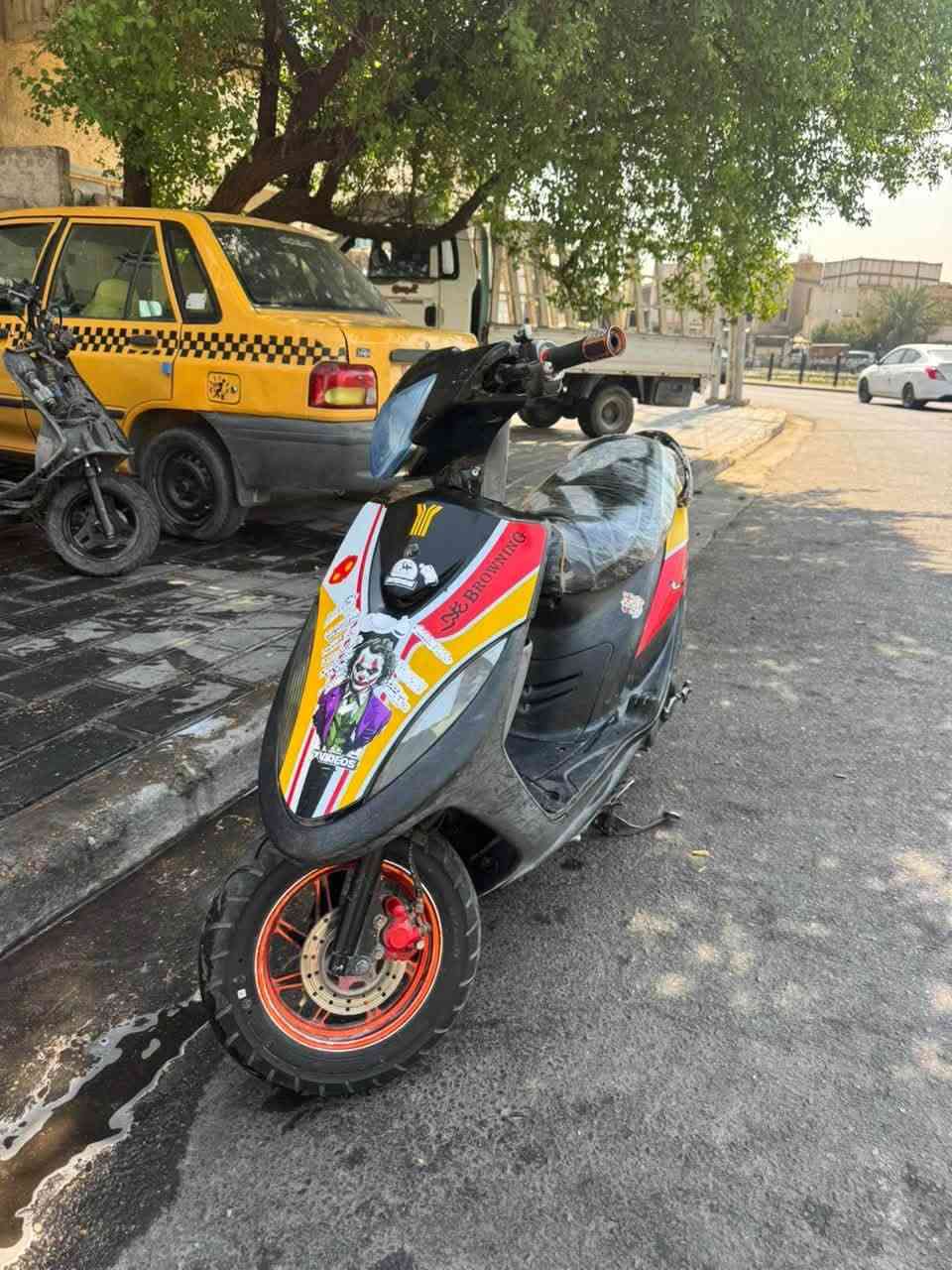 سلام عليكم ماكس عدلة للبيع دراجة حلوه مرتبه نكره سلف ناشفه بيه وياله رياضي كشن رياضي كلجات رياضي  زوج تايرات جديد كهربائيات كلهة شغاله سعرها ٥٥٠ وبيها مجال بسيط كلش مكاني كاظمية ***********
