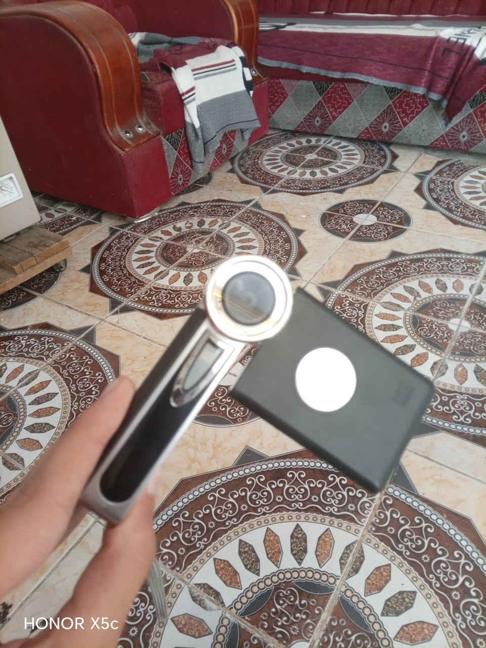 السلام عليكم... 
كاميرا Genx GDV 720 Pro 
الكاميرا نظيفه جداً وما مستعملة... 
من اشتريتها الى الان.. 
الكاميرا ابيعها هيج يعني ماعرف تشتغل عندك لا 
السعر ٣٠ الاف والكاميرا تجي وية الحقيبة  مالتها 
اول تعليق يشتري گبل ابيع واكو مجال 
ملاحظه اني ماعرف بيهه انت اشتريهه هيج وانت تربح بالعافية الكاميرا نظيفه كلش 
الي يشتري يراسل واتساب الرقم 
*********** 
مكاني بغداد الشعلة لا يوجد توصيل
