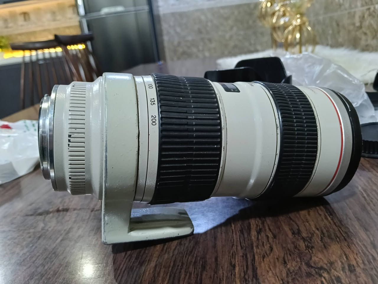 السلام عليكم شباب عدسة 70_200الاصدار الاول نظيفة صورتهة مفولة محتاج وارد ابيعهة مكان بغداد المعالف قرب تقاطع درويش توصيل ماكو *********** السعر خاص

