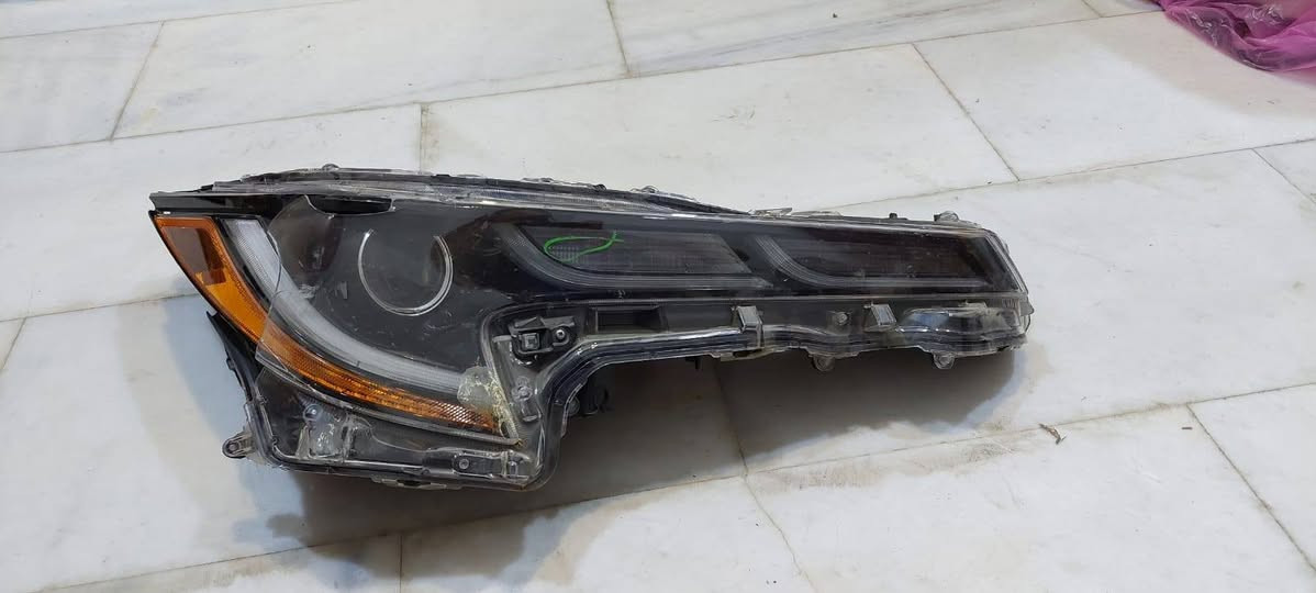 السلام عليكم لايت كورلا يرهم على موديل ٢١و٢٢و٢٣ فول موصفات يعني مال se بي كسر بل كلاس بس سعره ٣٠٠ الف وبي مجال قليل للاتصال *********** او ***********
