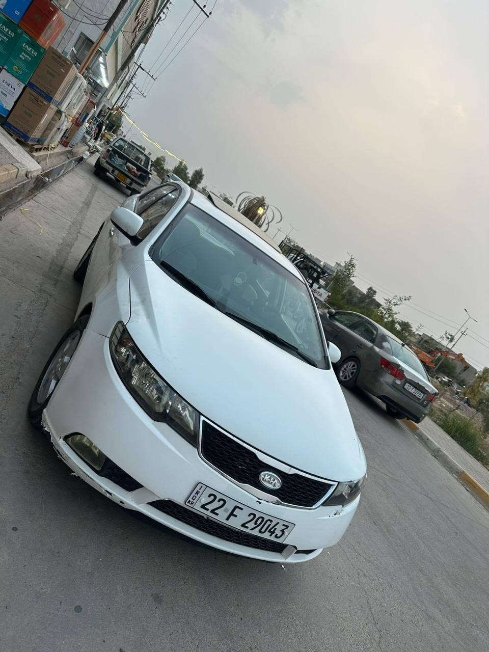 كيا سيراتو ٢٠١٢ 
بيها ٣ قطع ابيعها حزام بدون دواخل
 سيارة حلوة ونظيفة ادامة كامل جديد مسويلها 
بطاقة بنزين والسيارة باسمي
السعر ٩٠وبيها مجال
***********
