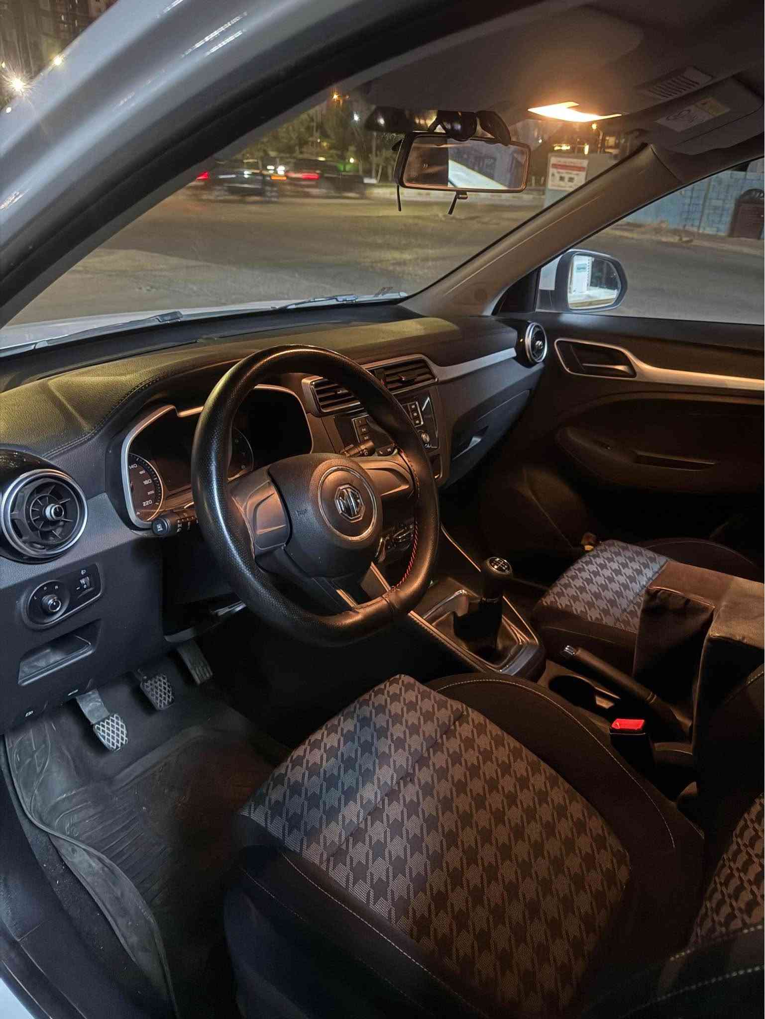 MG. ZS. 2023

أيمجى  زيت  أيس  گير عادى  بي بؤياخ بي ساردهيجى بيوه نيه سه نه وي تازه يه ماوه ى رؤشتن  22000  هه زار رؤشتوه  گيرو مه كينه ى به شه رت برخووى نه جولاوه   هه موو لاشه ى به شه رت   نرخ

107 $

*********** السليمانية, العراق
