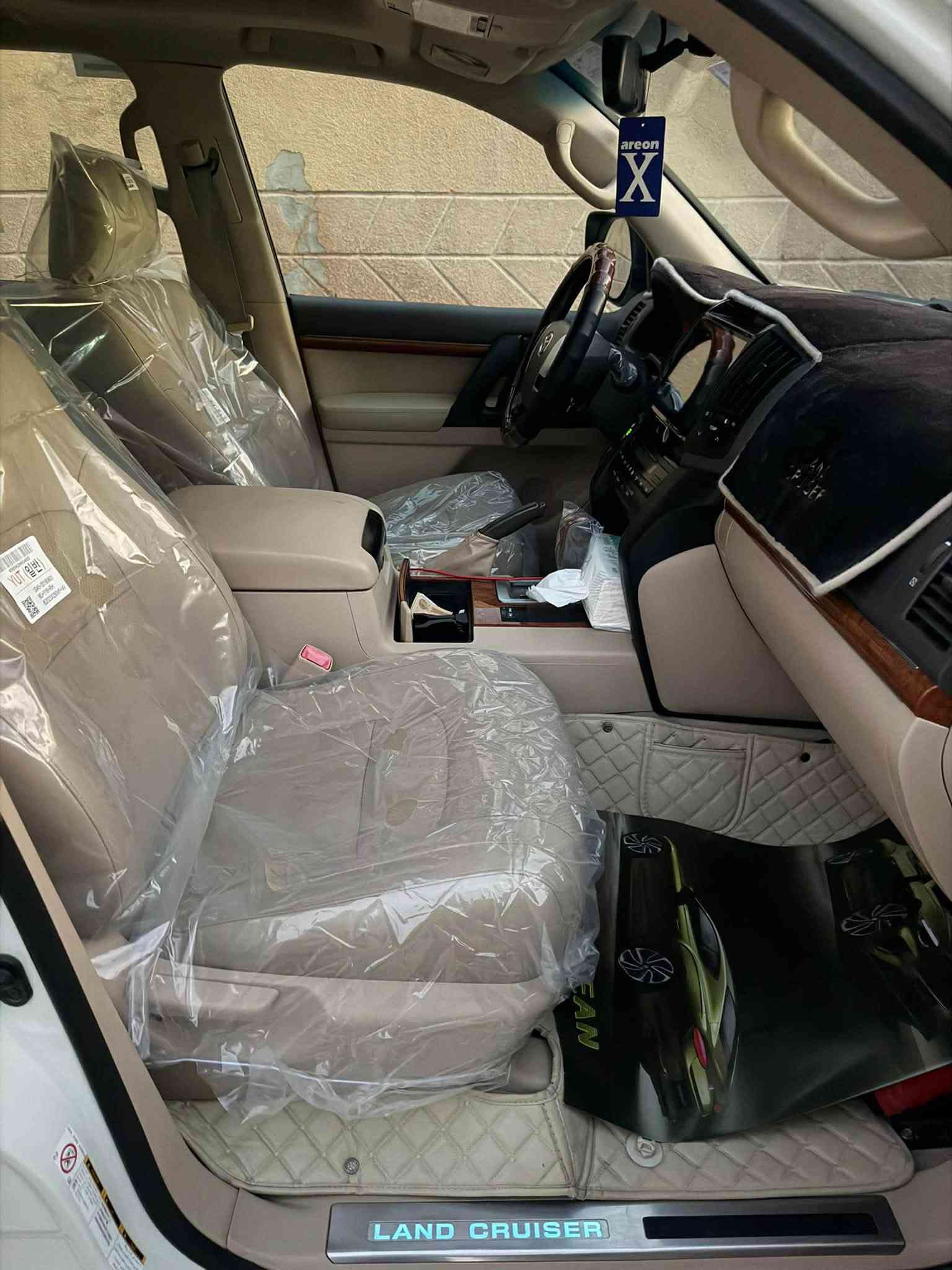 لبيع لاندكروز ٢٠١٣ أبريم مكفوله كفاله عامه عدا مكانين صغار PDR وباقي كفاله حته دعاميات 
مواصفات البريم معروفه 
سياره كامله مكمله تخم تاير  دلوب اصلي 
سياره مال جناي 
ماشيه ١٦٥
رقم سليمانيه بسمي تحويل ثانيوم 
سعرهه ٣٤٨ وبيهه مجال شي بسيط 
اي ستفسار اتصل وتدلل ***********
مكاني ديالى بعقوبه حي لمعلمين
