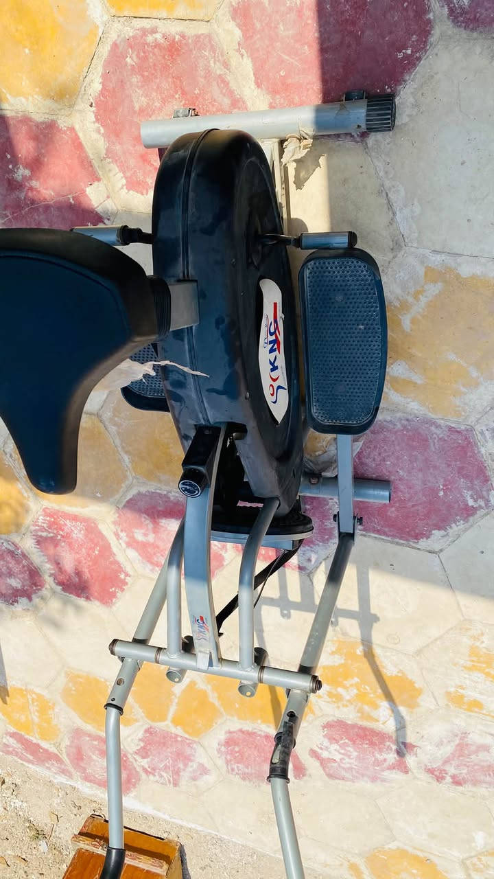 جهاز رياضي أوبتكال (Elliptical Trainer / جهاز تقوية اللياقة والكارديو)، وتحديداً من ماركة (Sky King)، جهاز جديد ستخدام شخصي الي يفيده يتفضل عنوان وركاء وسعره مناسب جداً رقمي ***********
