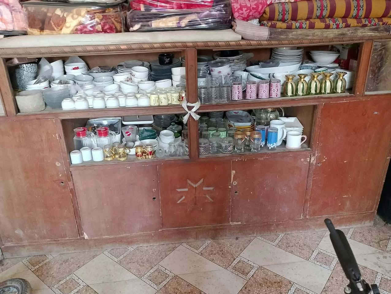 غراض منزليه للبيع كلمن وسعره لتواصل ع خاص او علق ويجيك السعر وخادم 

#المايشتري لايتعبني رحمه الله والديه

نص مكتوب في الصور:
- TECNO SPARK
