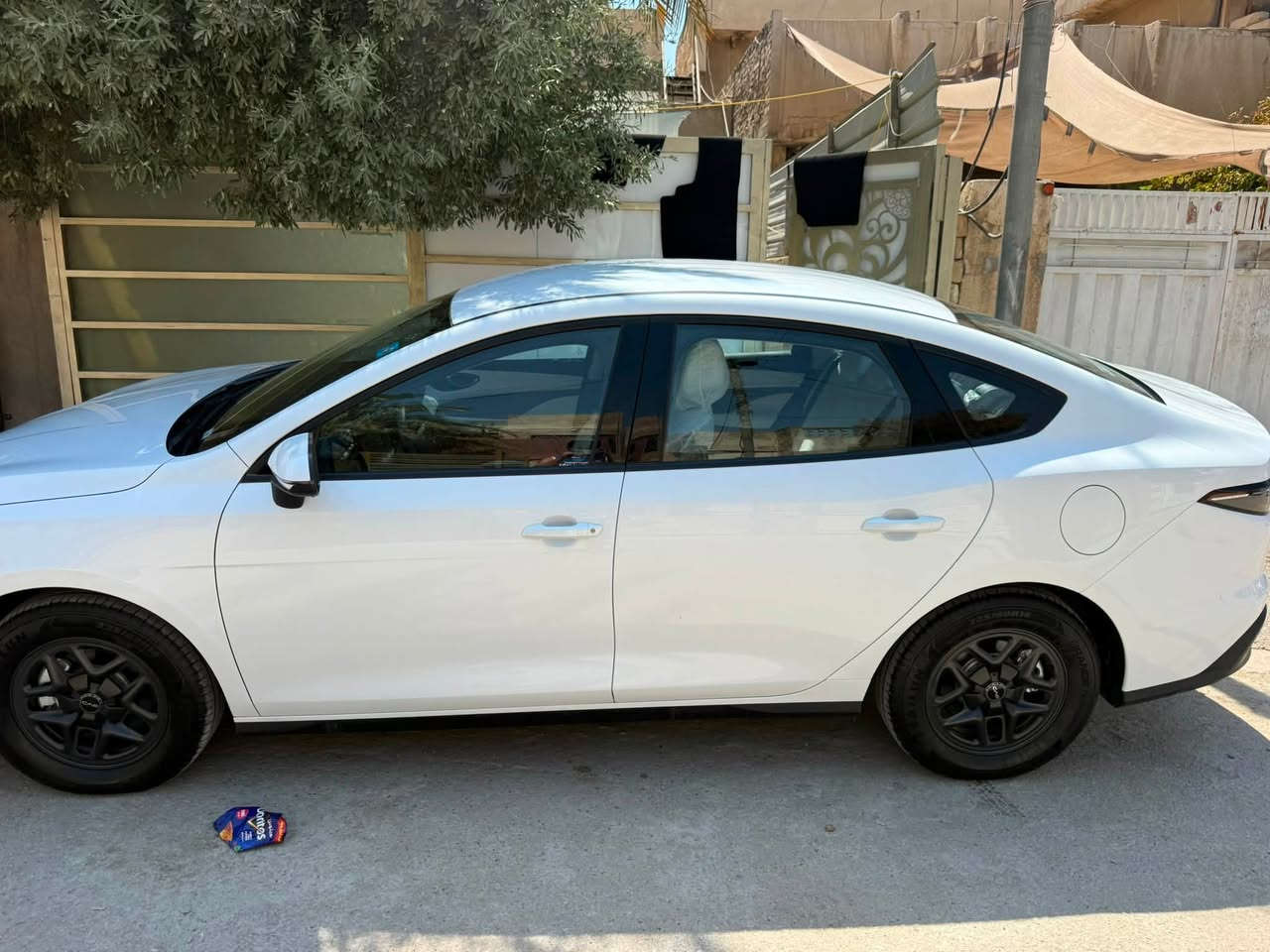 النوع : BYD سيل 5 

الرقم : بغداد 

الموديل : 2025

عداد المسافه الكلي :1400كم بعدها زيرو على دهن الشركة 🏎️

السياره : كفاله عامه 

المواصفات : 

* محرك : 1500

* فول شحن وفول بانزين تمشي 2100 كيلو

* تشغيل بصمة دخول بصمه تشغيل عن بعد 

* داخل ابيض كشنات جلد

*  شاشة وسطية كبيره 

* شاشة عدادت دجتل 

* فول تحكم ستيرن 

* اوامر صوتية

*  كروس مثبت سرعة

*  حساسات خلفية + كاميرا 

* انارة امامية 

* زينون فول LED سكن LED بك لايت LED

العنوان : بغداد البياع الشرطه الخامسه 

السعر :20 مليون وبيها مجال كلش قليل للشراي

***********
واتساب او اتصال متواجد
